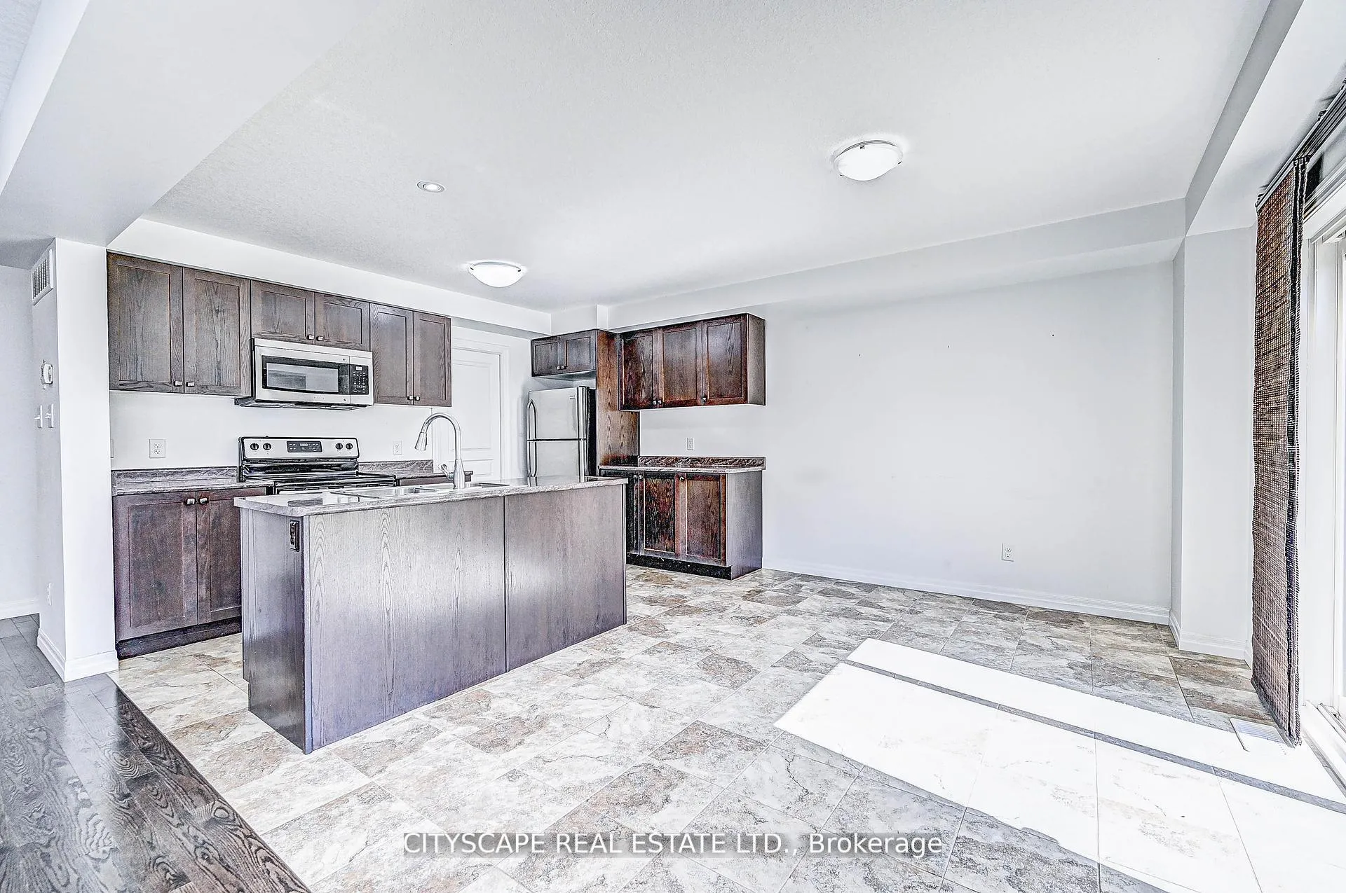 Photo 5 of 6 Castlebay Street, Kitchener, Huron Park — HOMEH