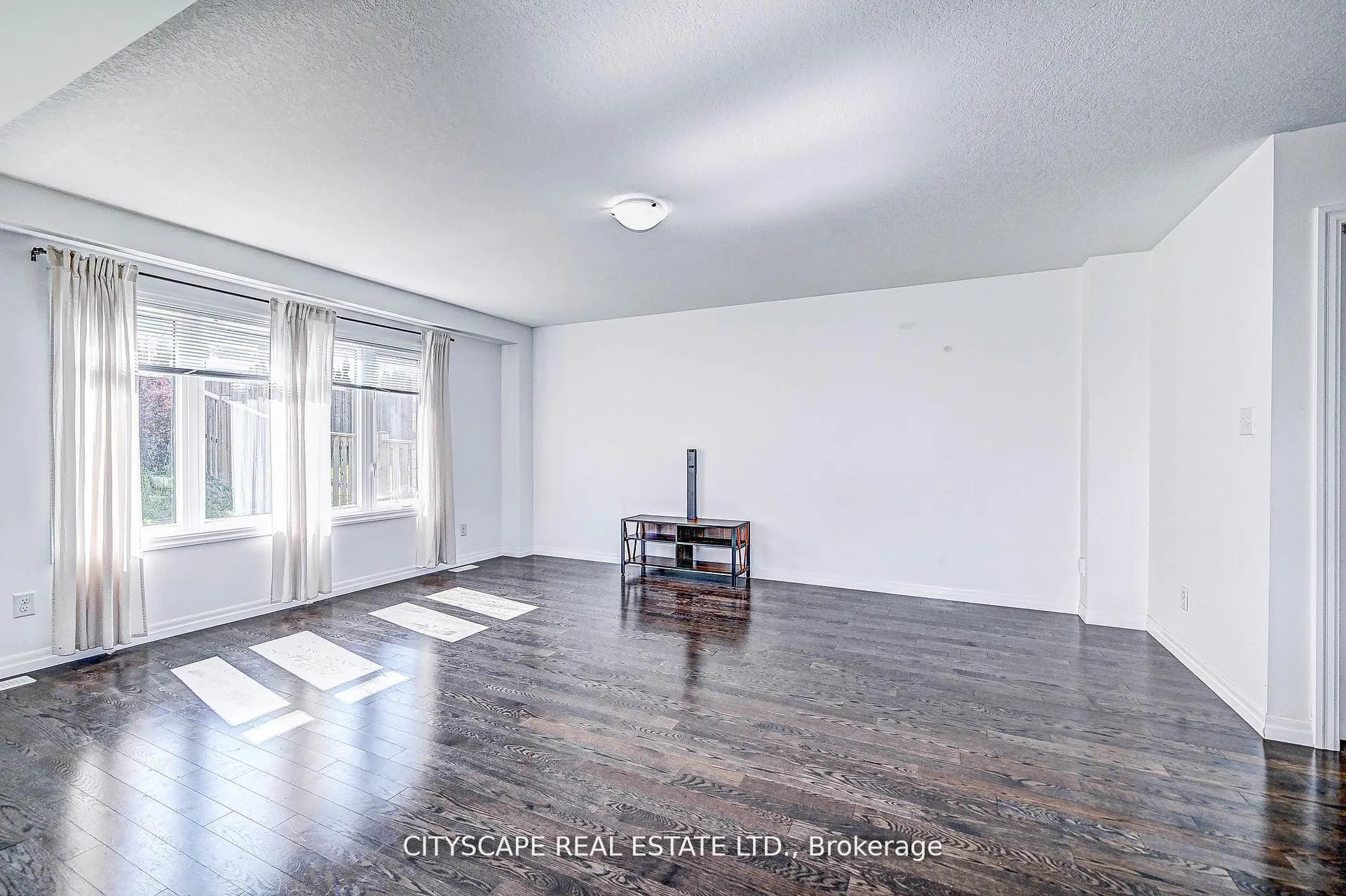 Photo 9 of 6 Castlebay Street, Kitchener, Huron Park — HOMEH