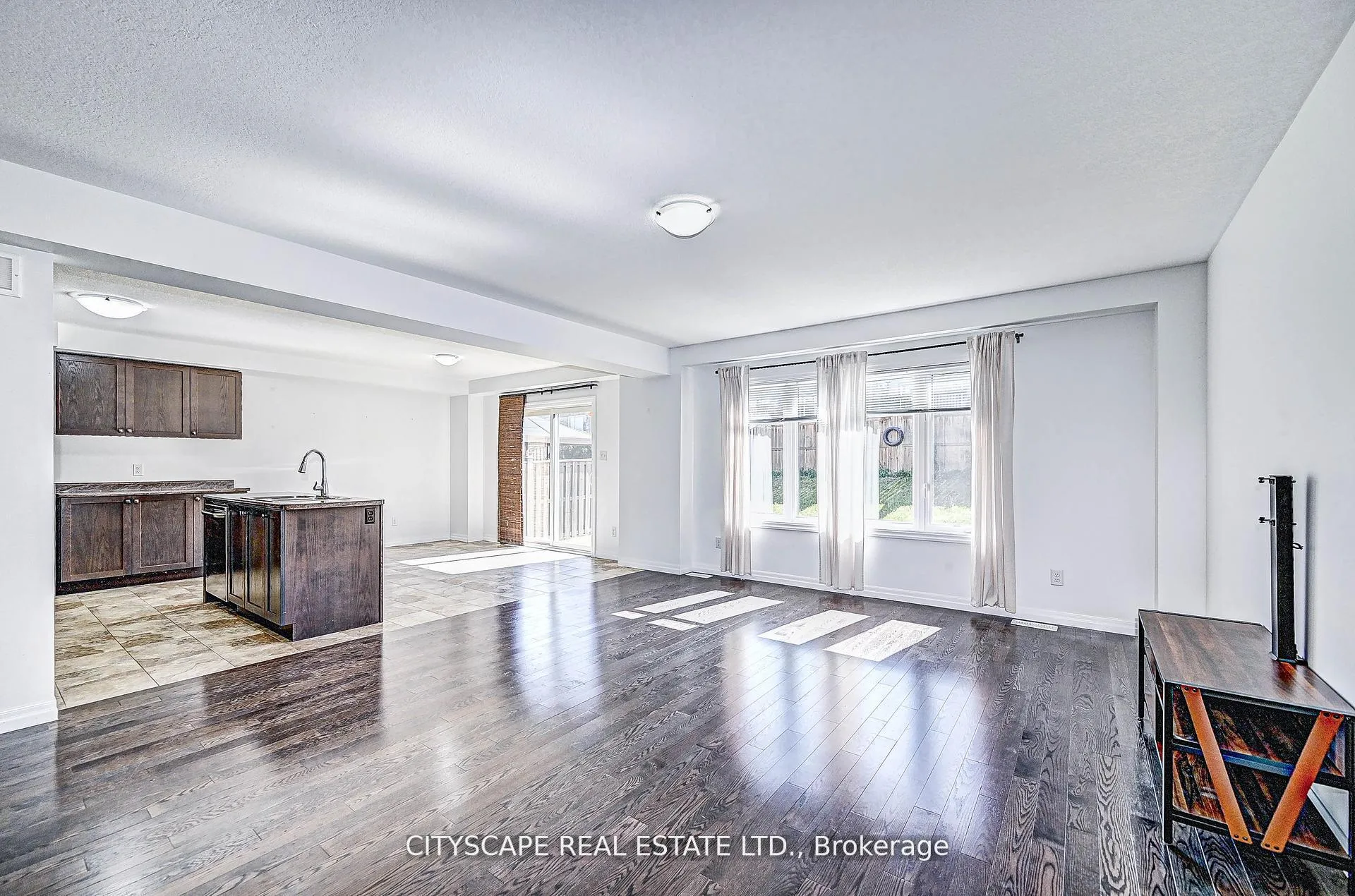 Photo 10 of 6 Castlebay Street, Kitchener, Huron Park — HOMEH