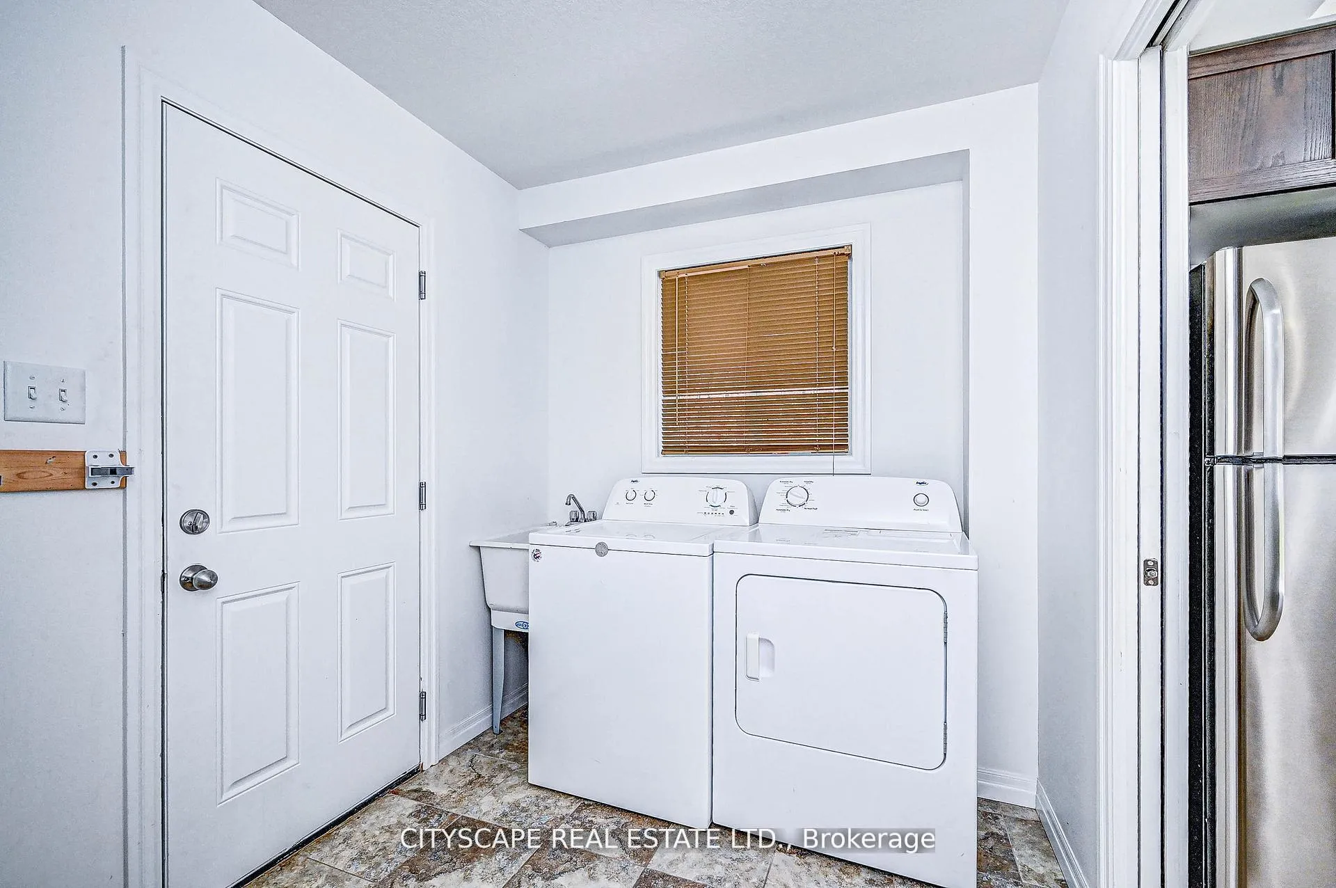 Photo 21 of 6 Castlebay Street, Kitchener, Huron Park — HOMEH