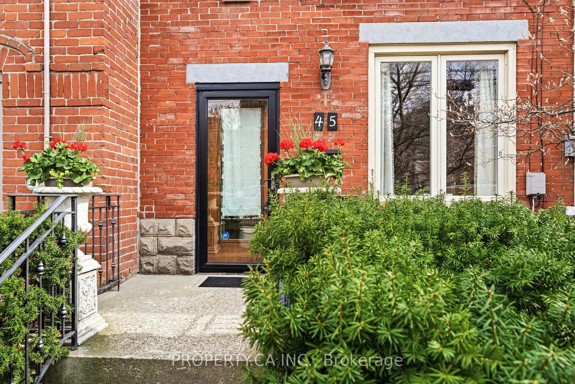 Photo 2 of 45 Swanwick Avenue, Toronto, The Beaches — HOMEH