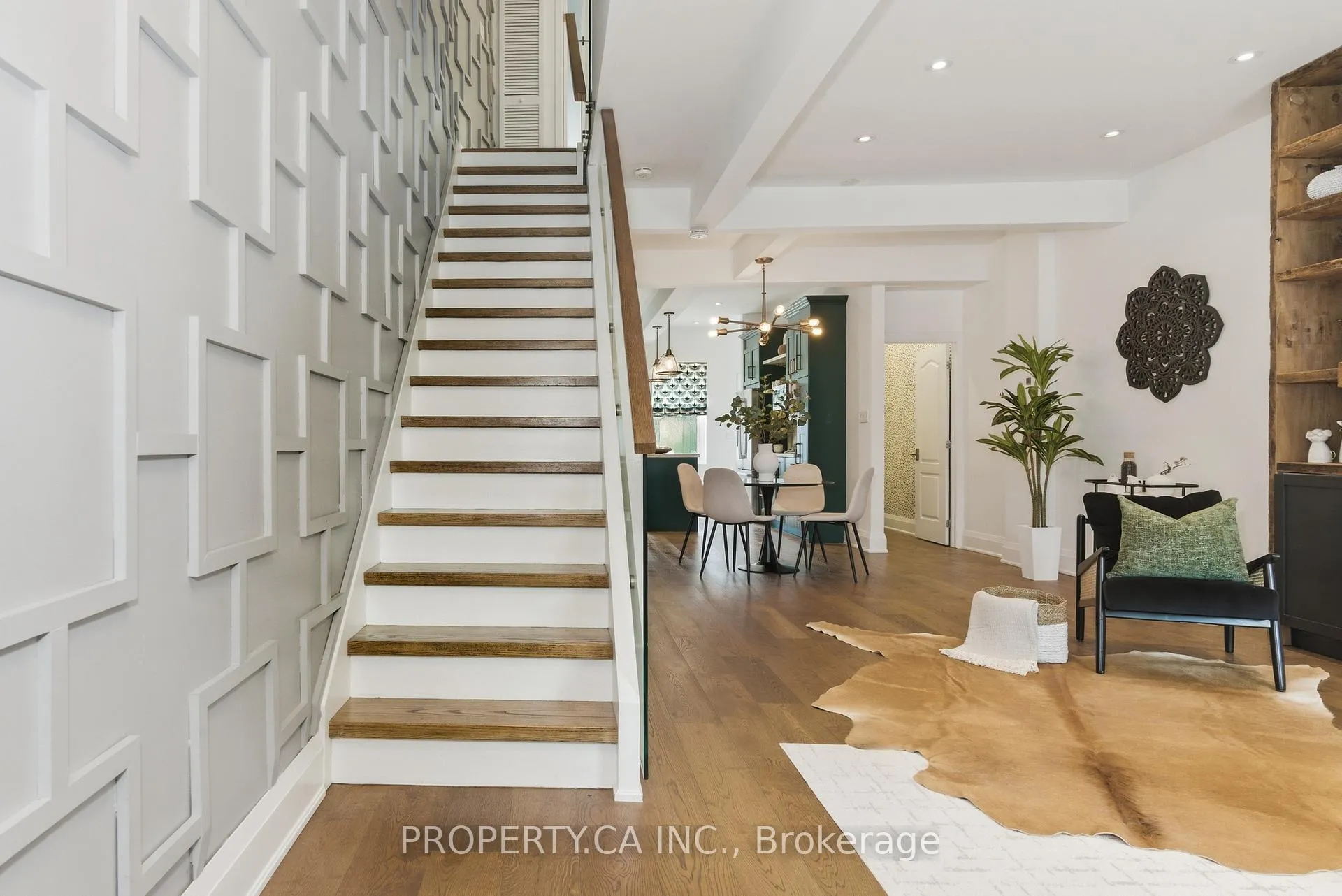 Photo 3 of 45 Swanwick Avenue, Toronto, The Beaches — HOMEH