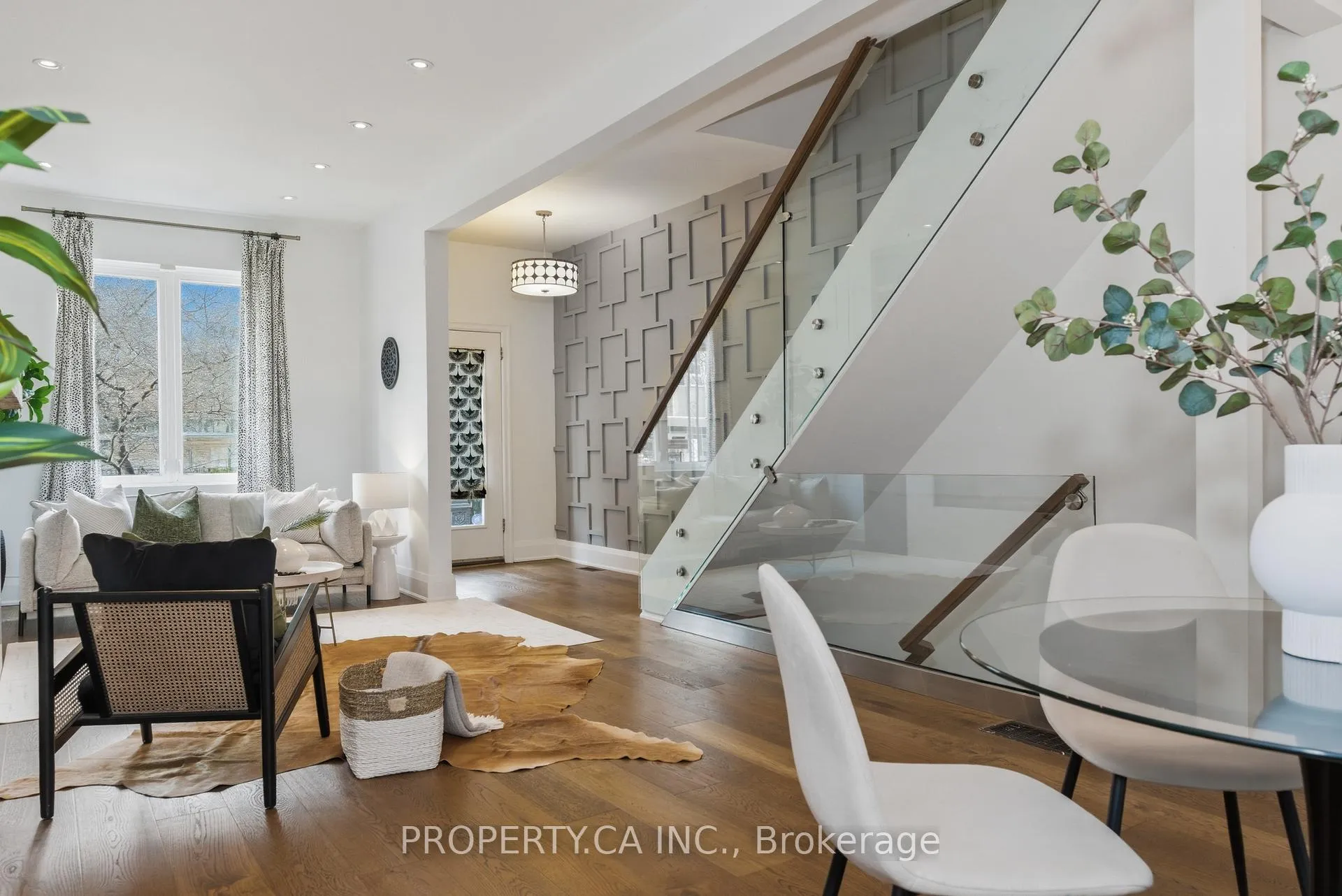 Photo 11 of 45 Swanwick Avenue, Toronto, The Beaches — HOMEH
