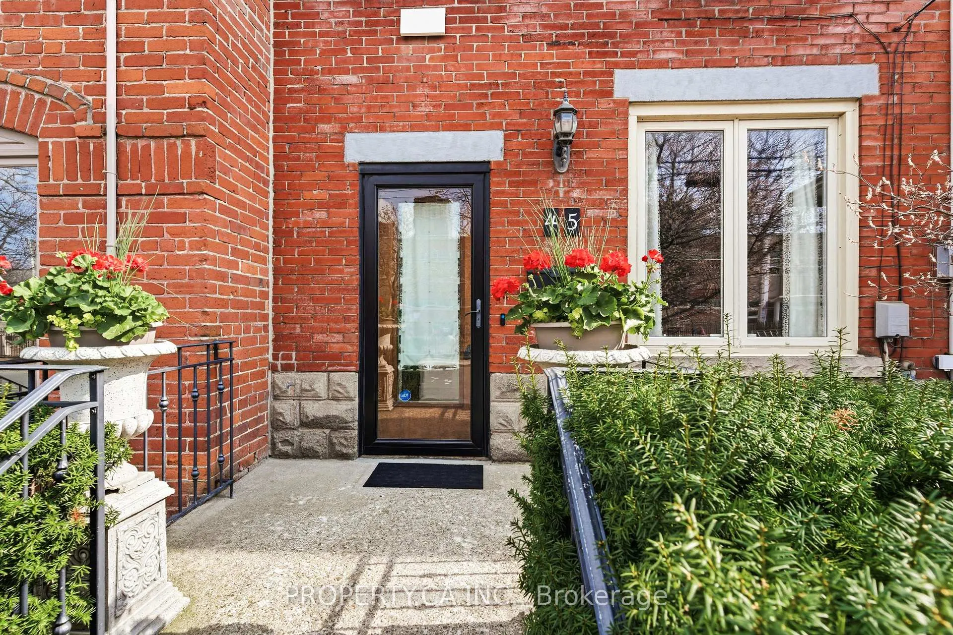 Photo 41 of 45 Swanwick Avenue, Toronto, The Beaches — HOMEH