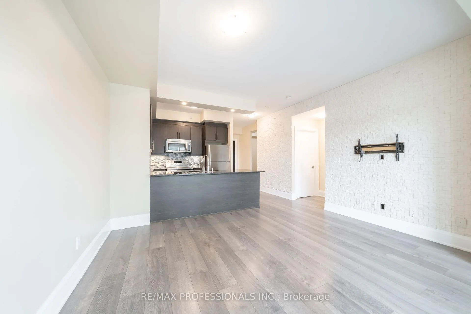 Photo 10 of Unit 307, 45 Yorkland Boulevard, Brampton, Goreway Drive Corridor — HOMEH