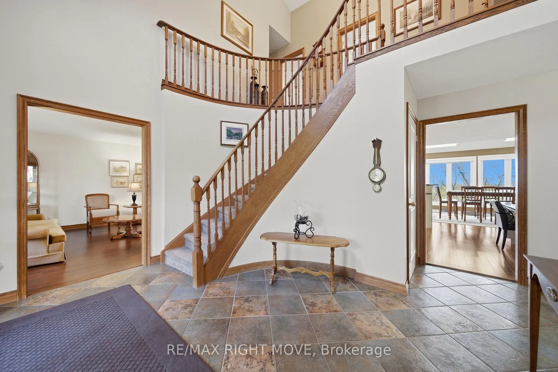 Photo 3 of 177 Brant Street W, Orillia — HOMEH