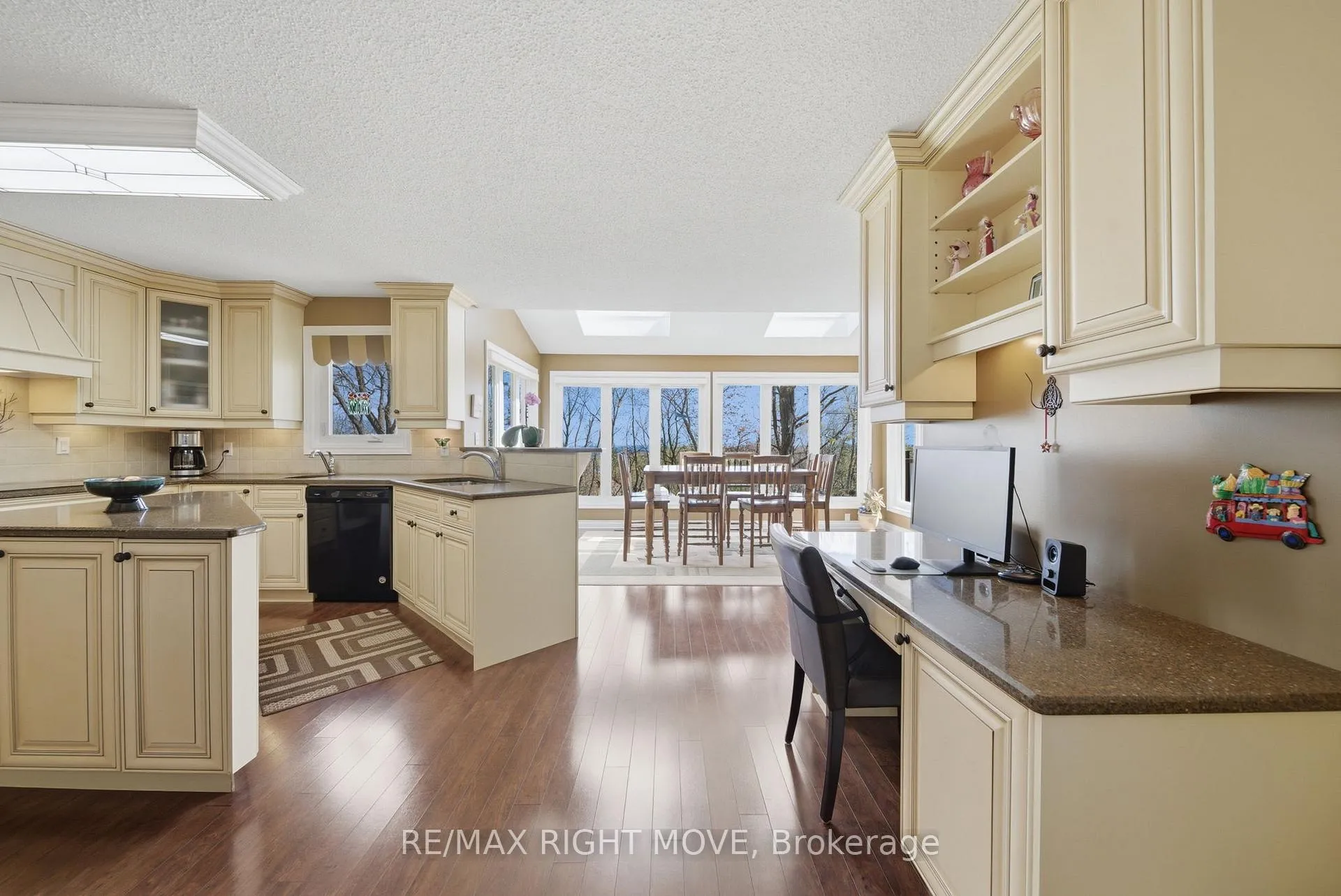 Photo 8 of 177 Brant Street W, Orillia — HOMEH
