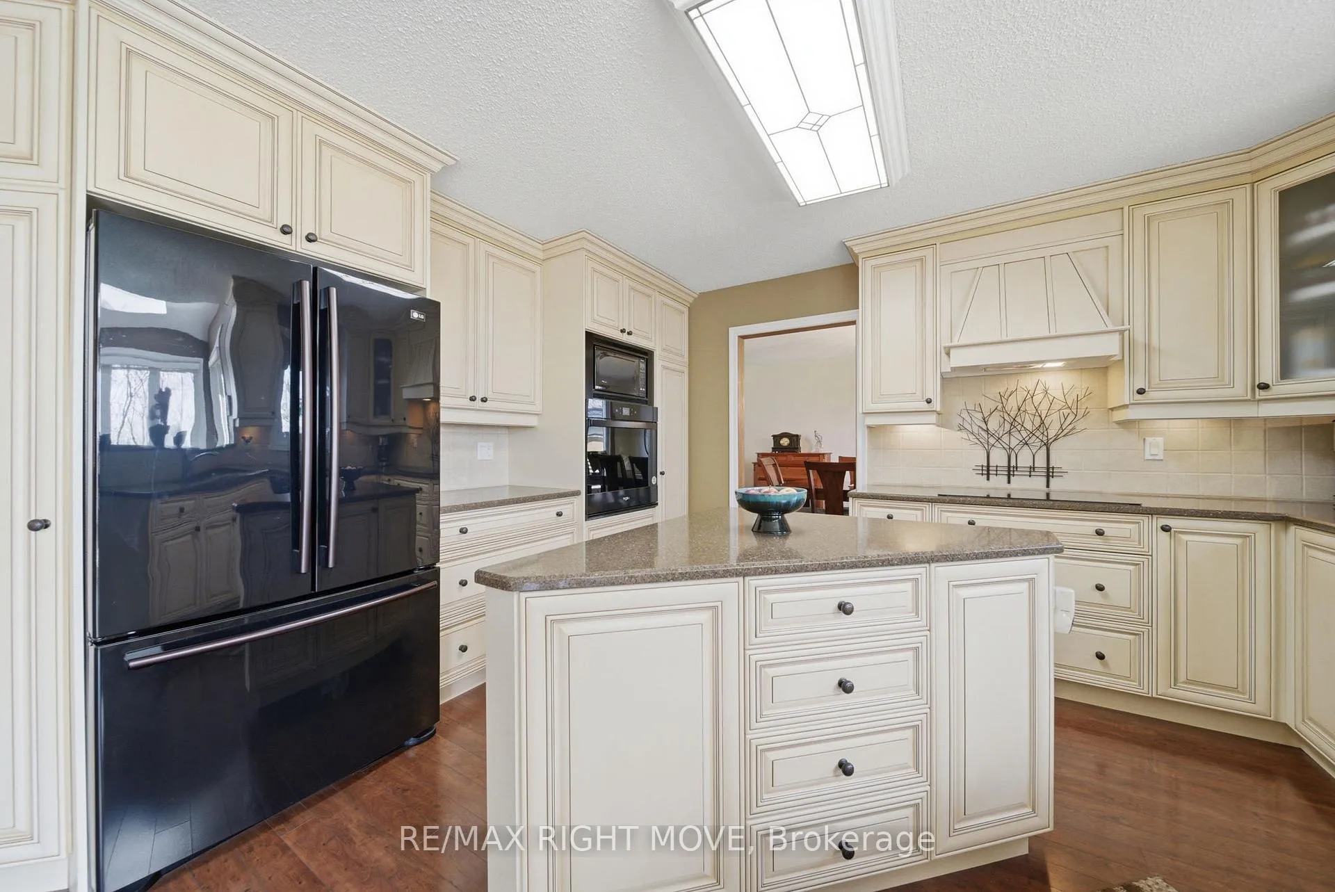 Photo 9 of 177 Brant Street W, Orillia — HOMEH