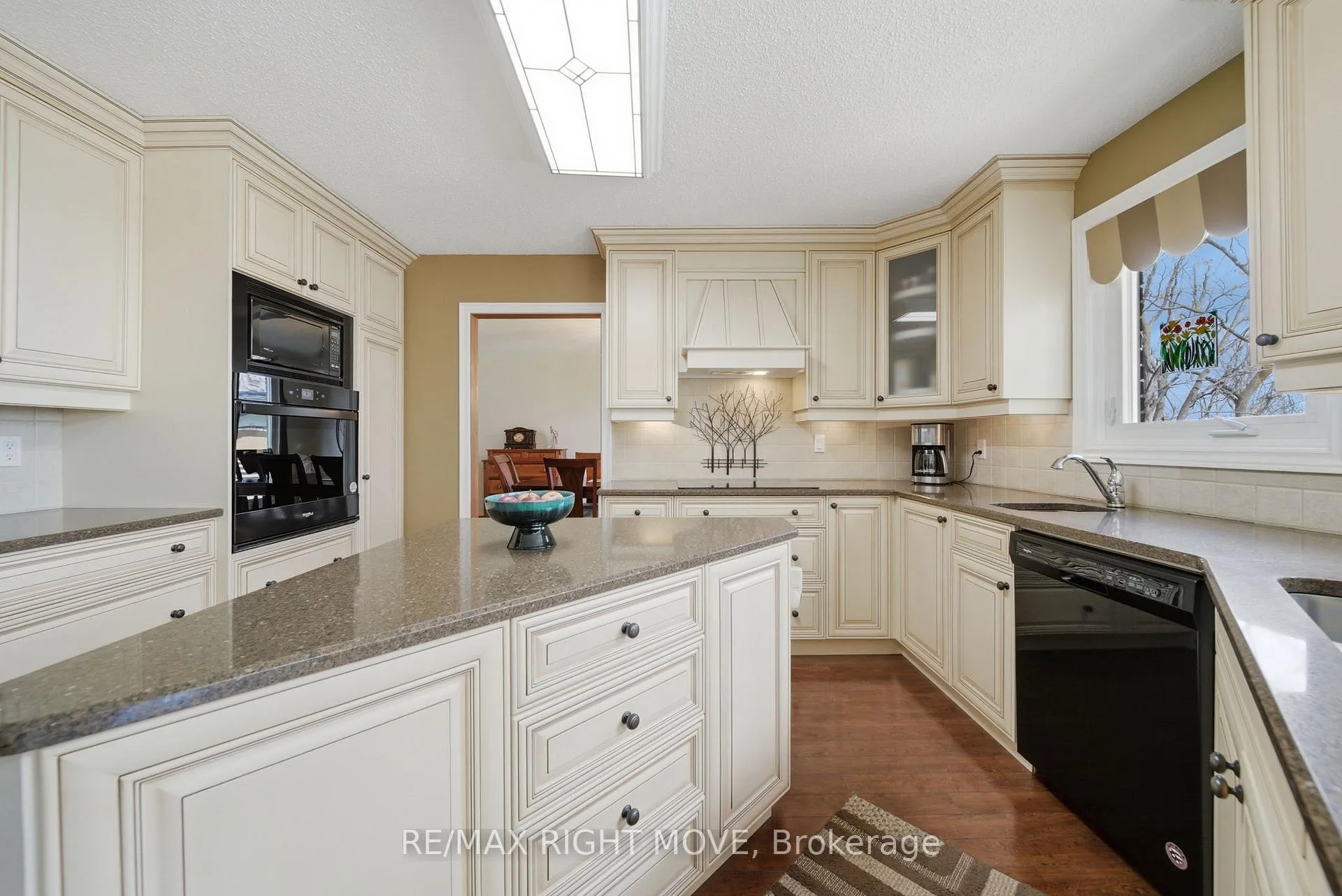 Photo 10 of 177 Brant Street W, Orillia — HOMEH