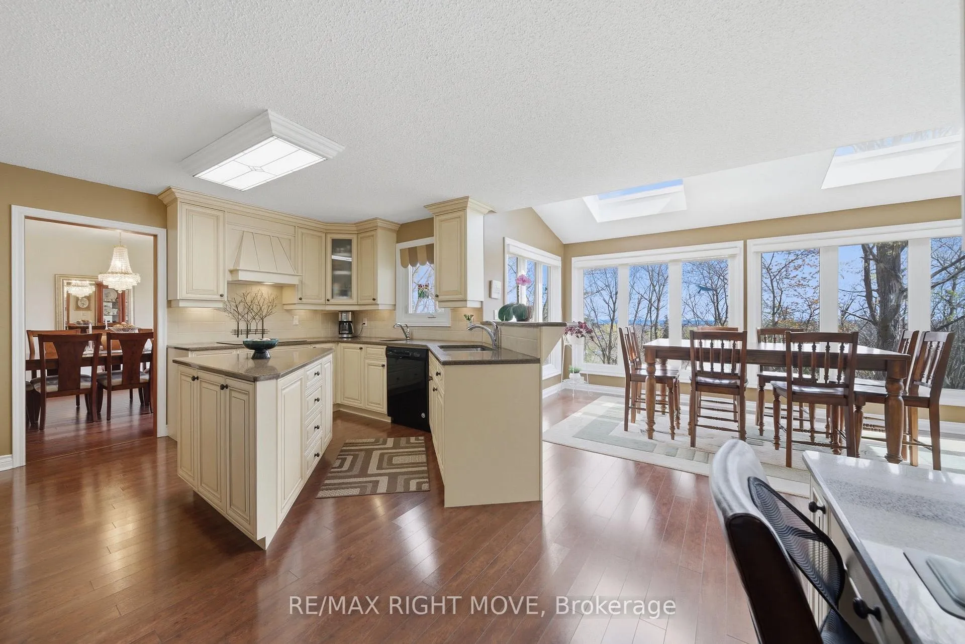 Photo 13 of 177 Brant Street W, Orillia — HOMEH