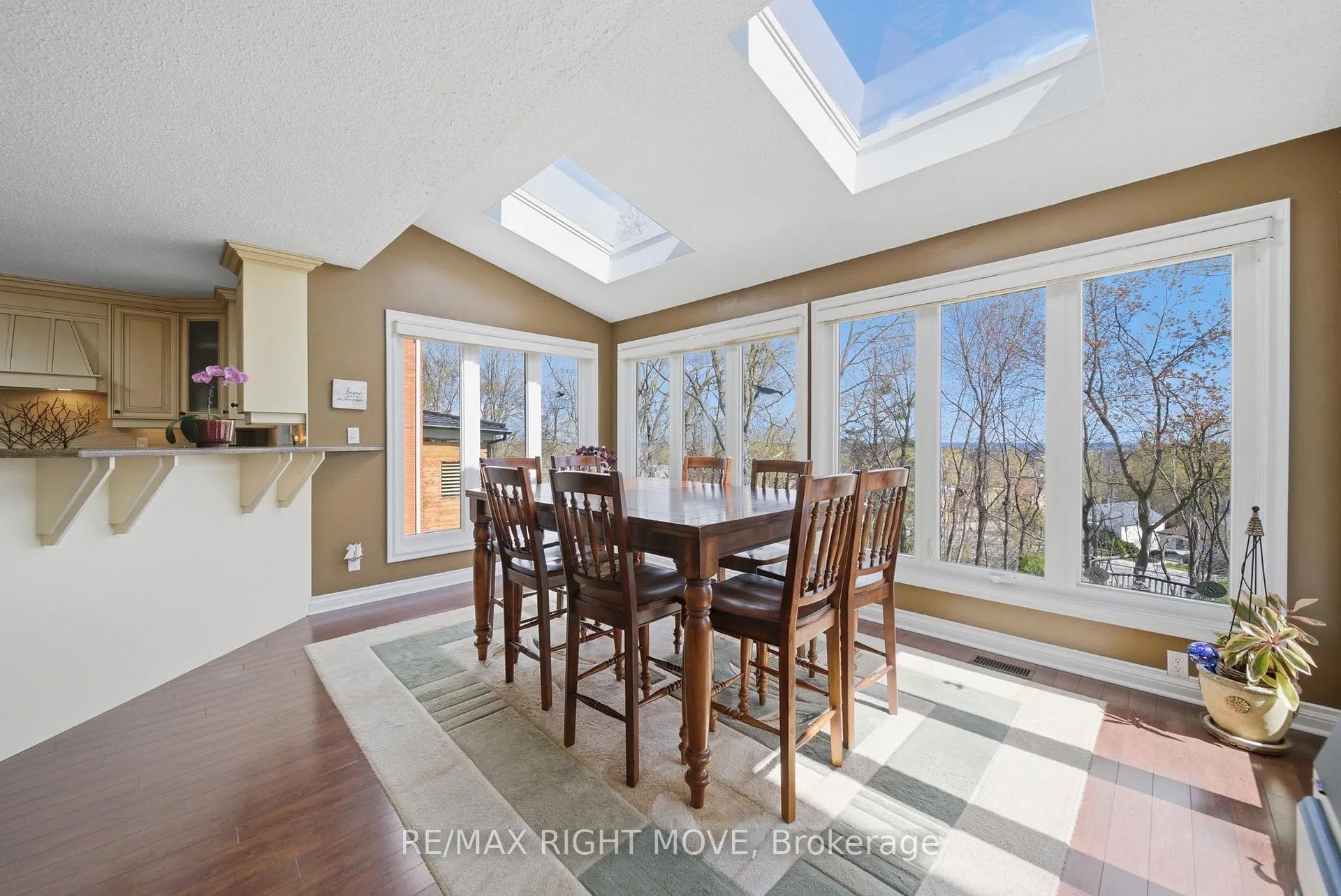Photo 14 of 177 Brant Street W, Orillia — HOMEH