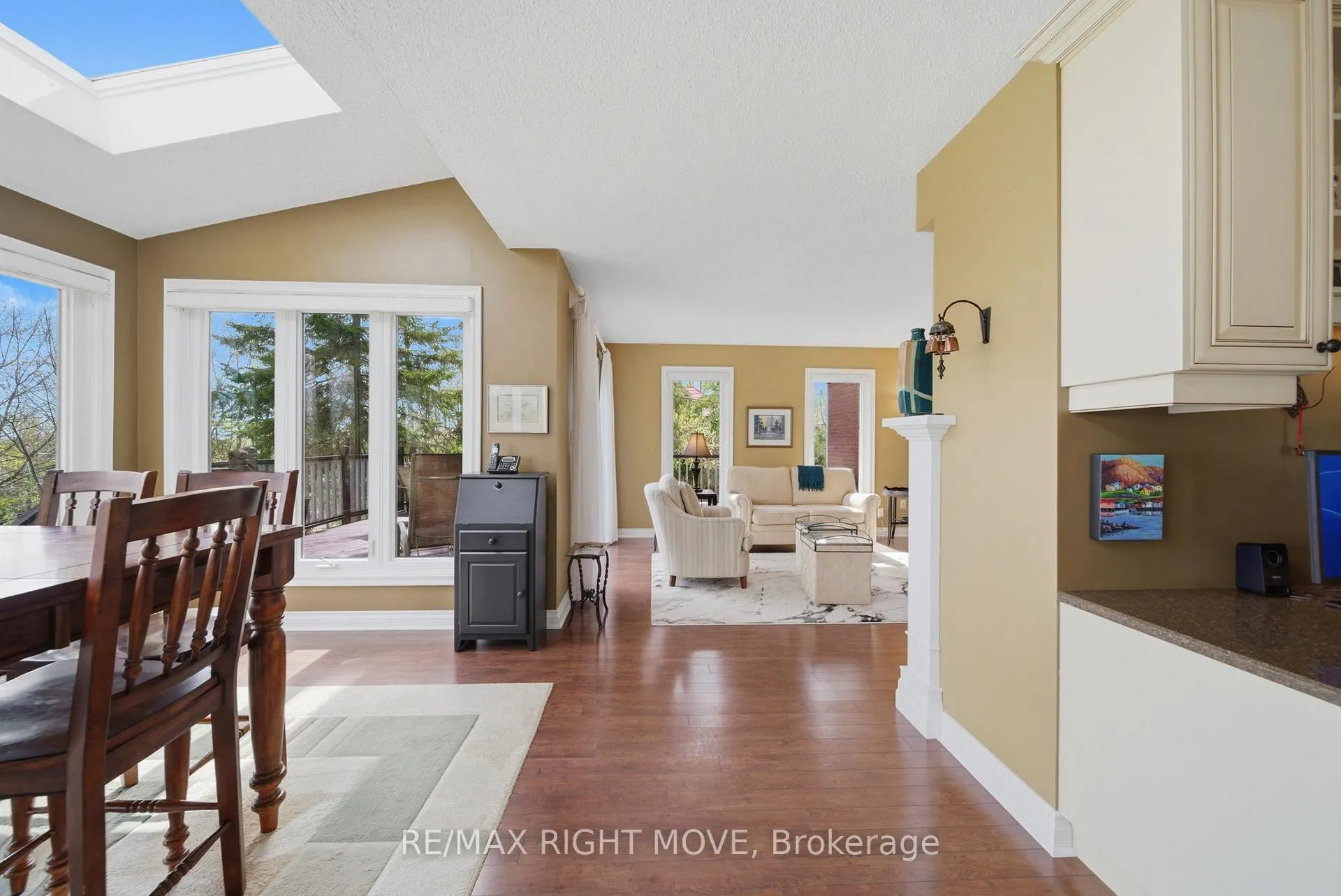 Photo 17 of 177 Brant Street W, Orillia — HOMEH