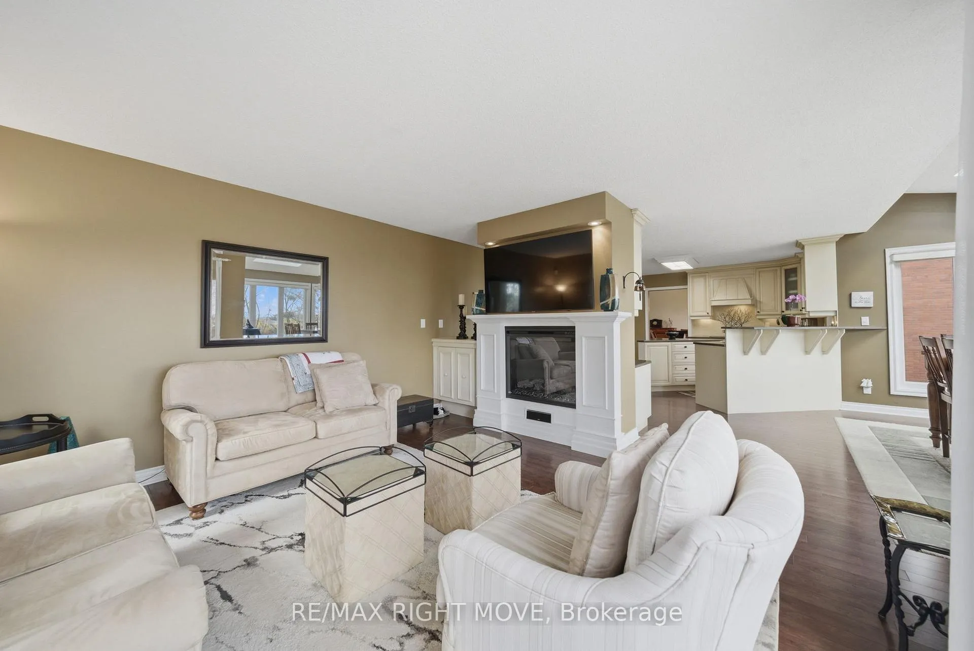 Photo 18 of 177 Brant Street W, Orillia — HOMEH