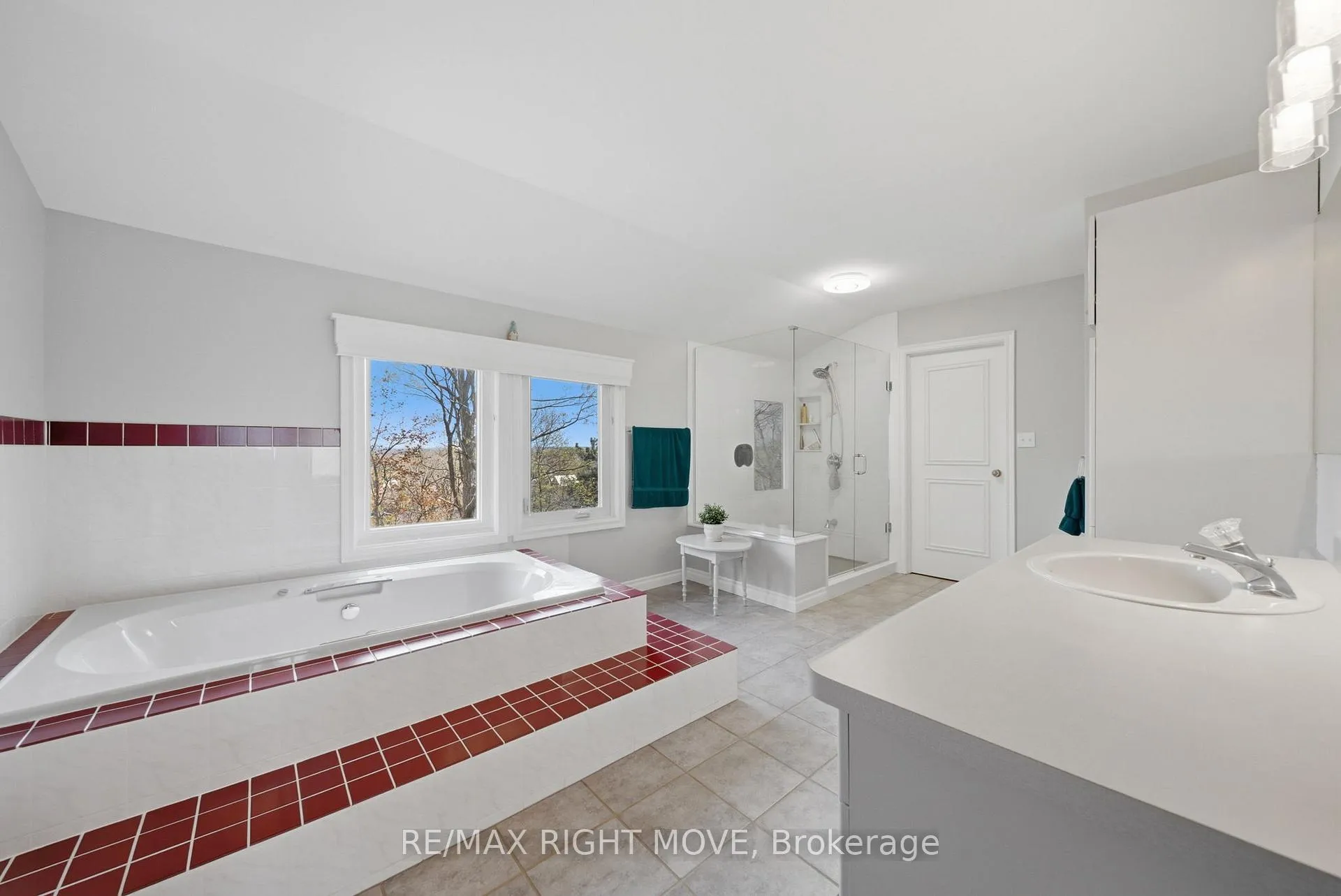 Photo 23 of 177 Brant Street W, Orillia — HOMEH