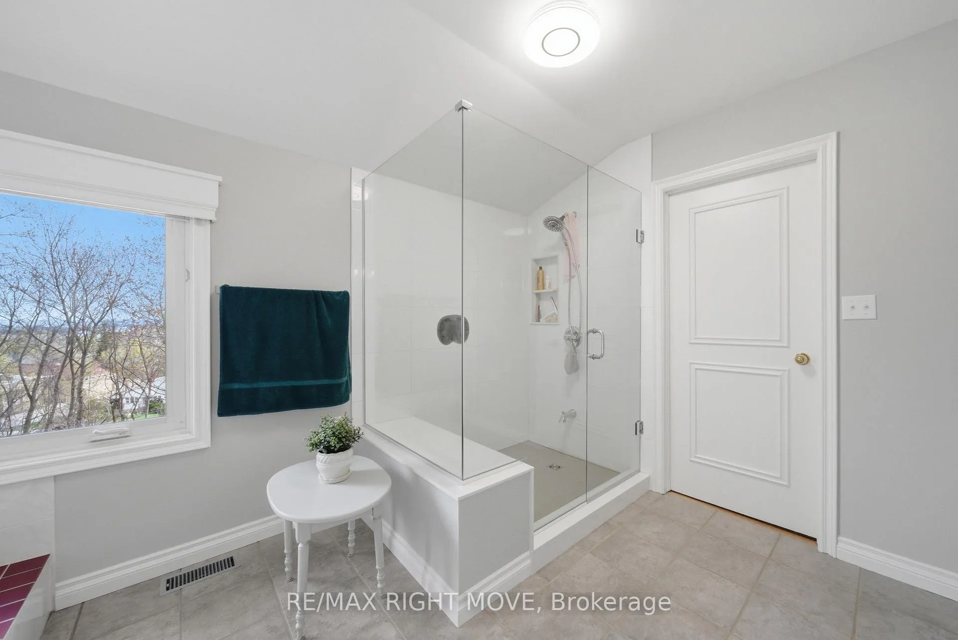 Photo 24 of 177 Brant Street W, Orillia — HOMEH