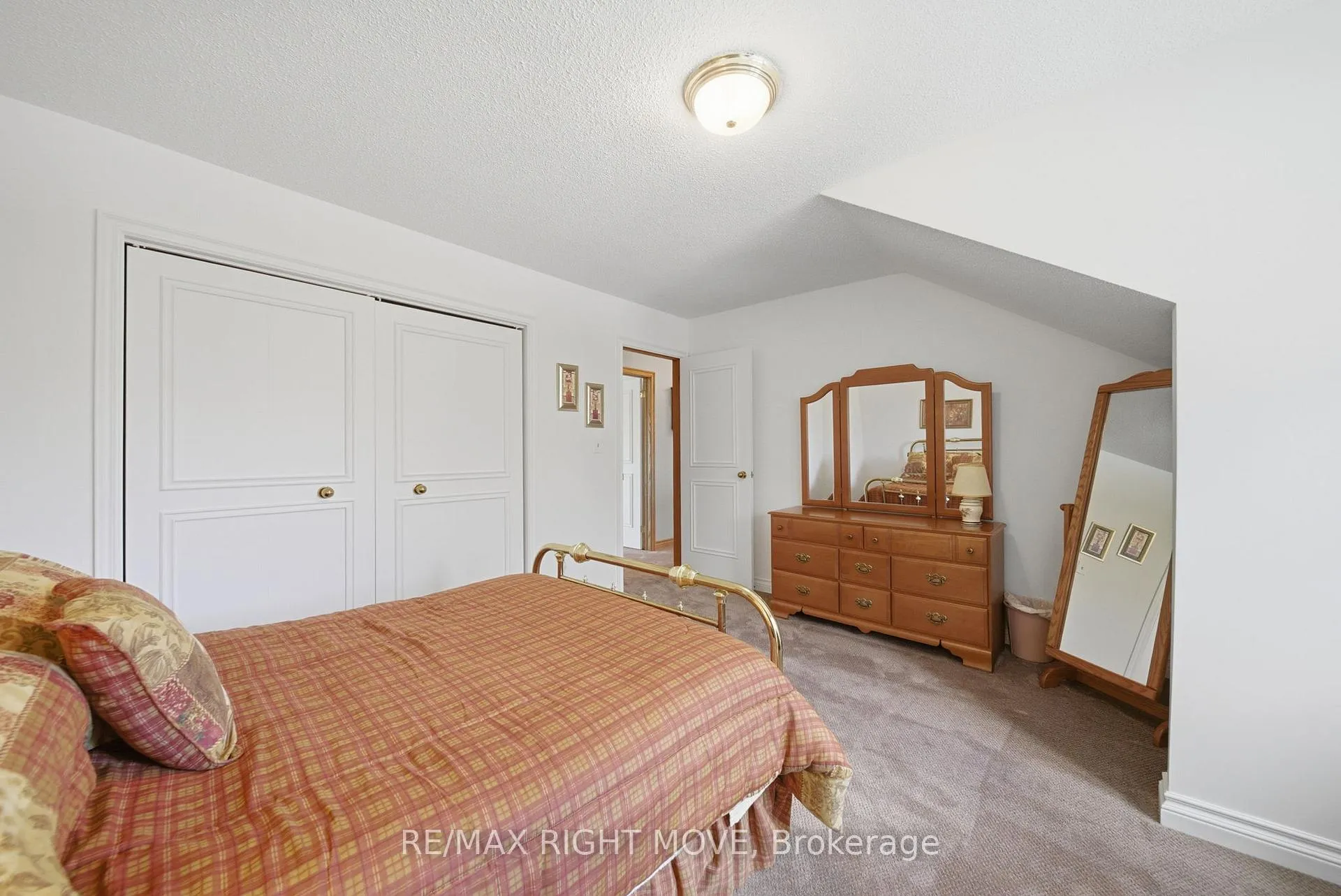 Photo 28 of 177 Brant Street W, Orillia — HOMEH