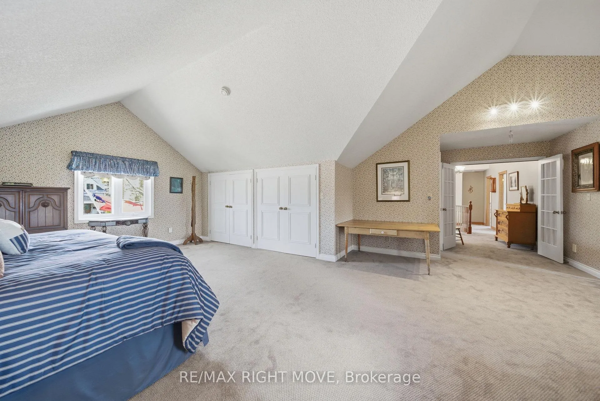 Photo 31 of 177 Brant Street W, Orillia — HOMEH