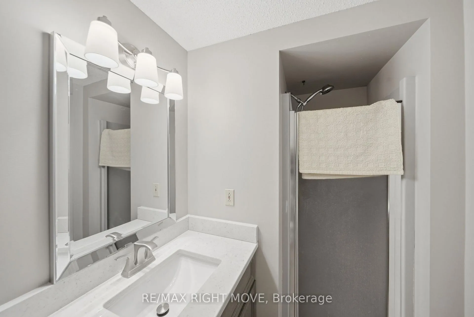Photo 38 of 177 Brant Street W, Orillia — HOMEH