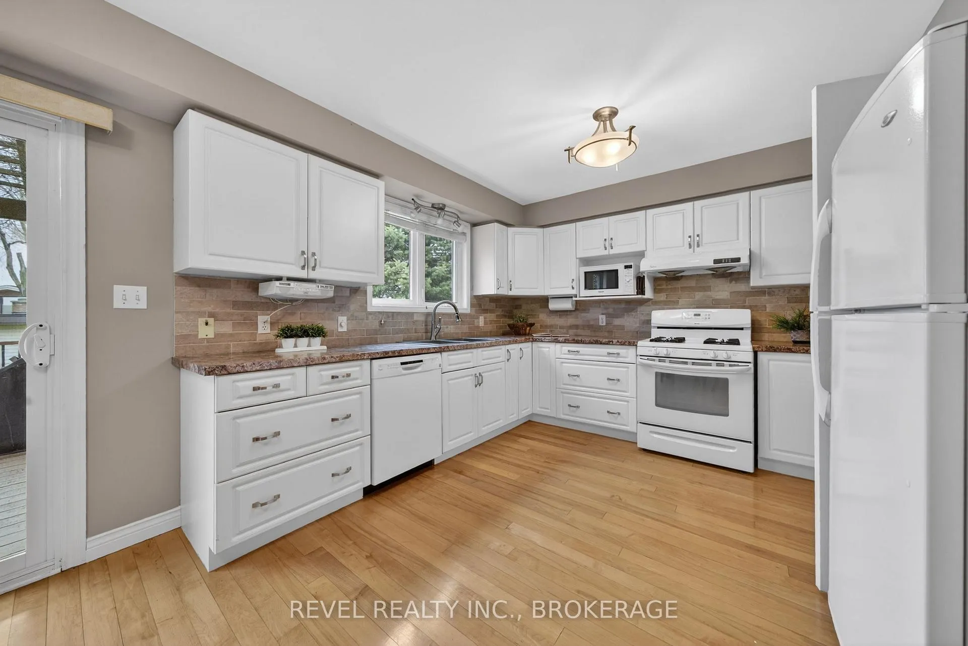 Photo 10 of 43 Lakeland Point Drive, Kingston, City Southwest — HOMEH