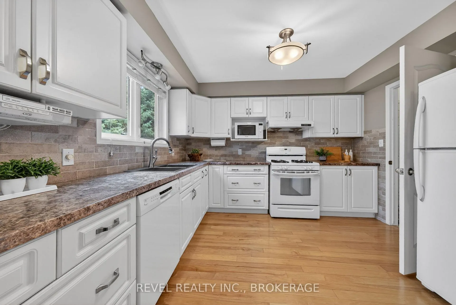 Photo 11 of 43 Lakeland Point Drive, Kingston, City Southwest — HOMEH
