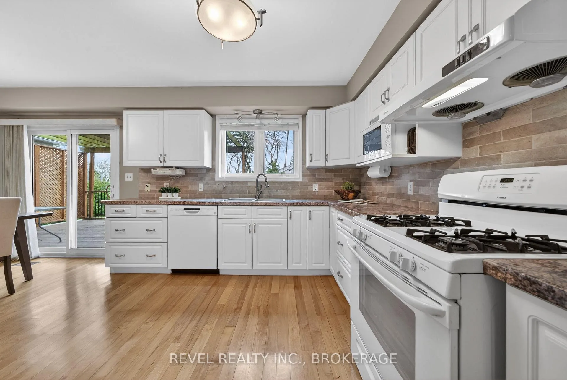 Photo 12 of 43 Lakeland Point Drive, Kingston, City Southwest — HOMEH