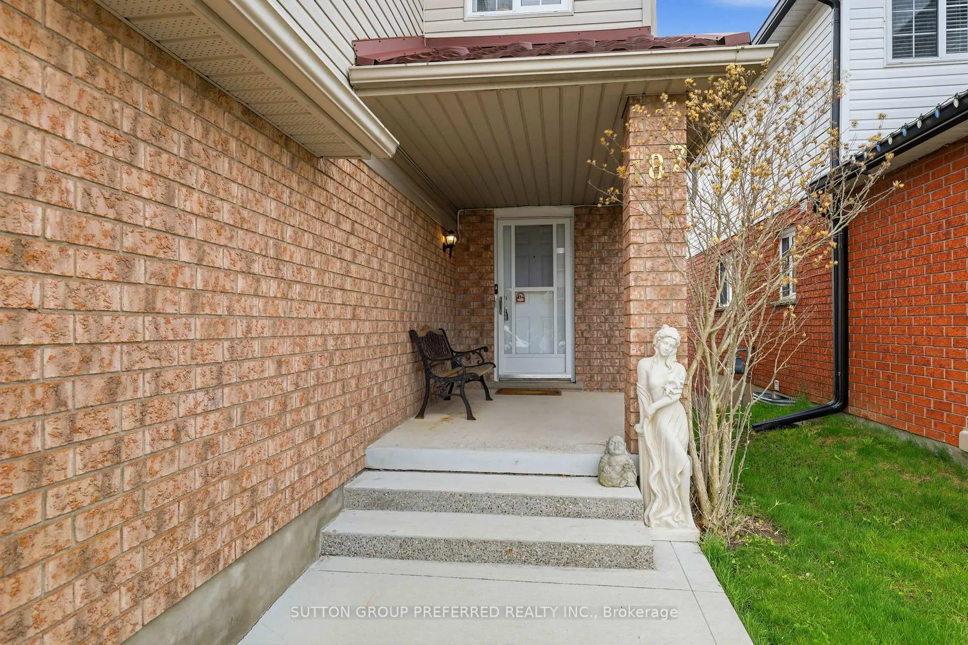Photo 3 of 187 Hollyridge Crescent, Kitchener — HOMEH