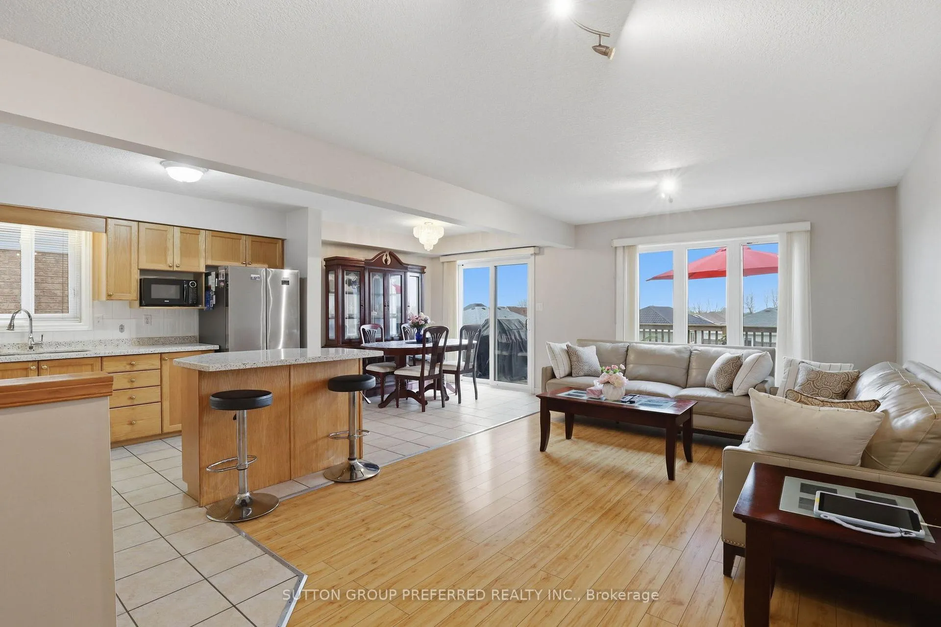 Photo 5 of 187 Hollyridge Crescent, Kitchener — HOMEH
