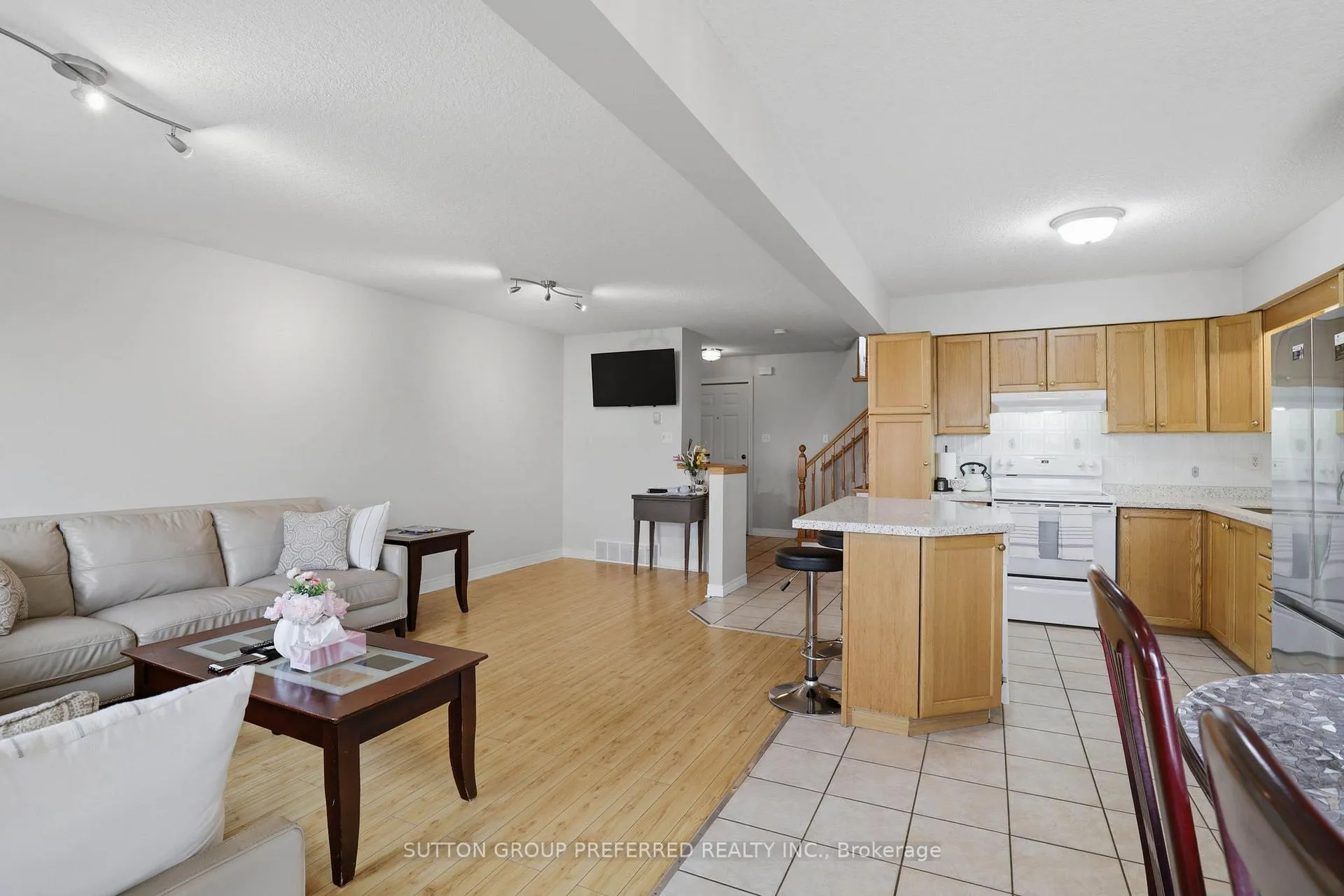 Photo 7 of 187 Hollyridge Crescent, Kitchener — HOMEH