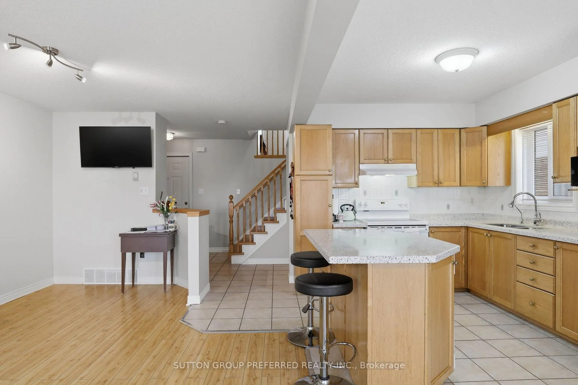 Photo 9 of 187 Hollyridge Crescent, Kitchener — HOMEH