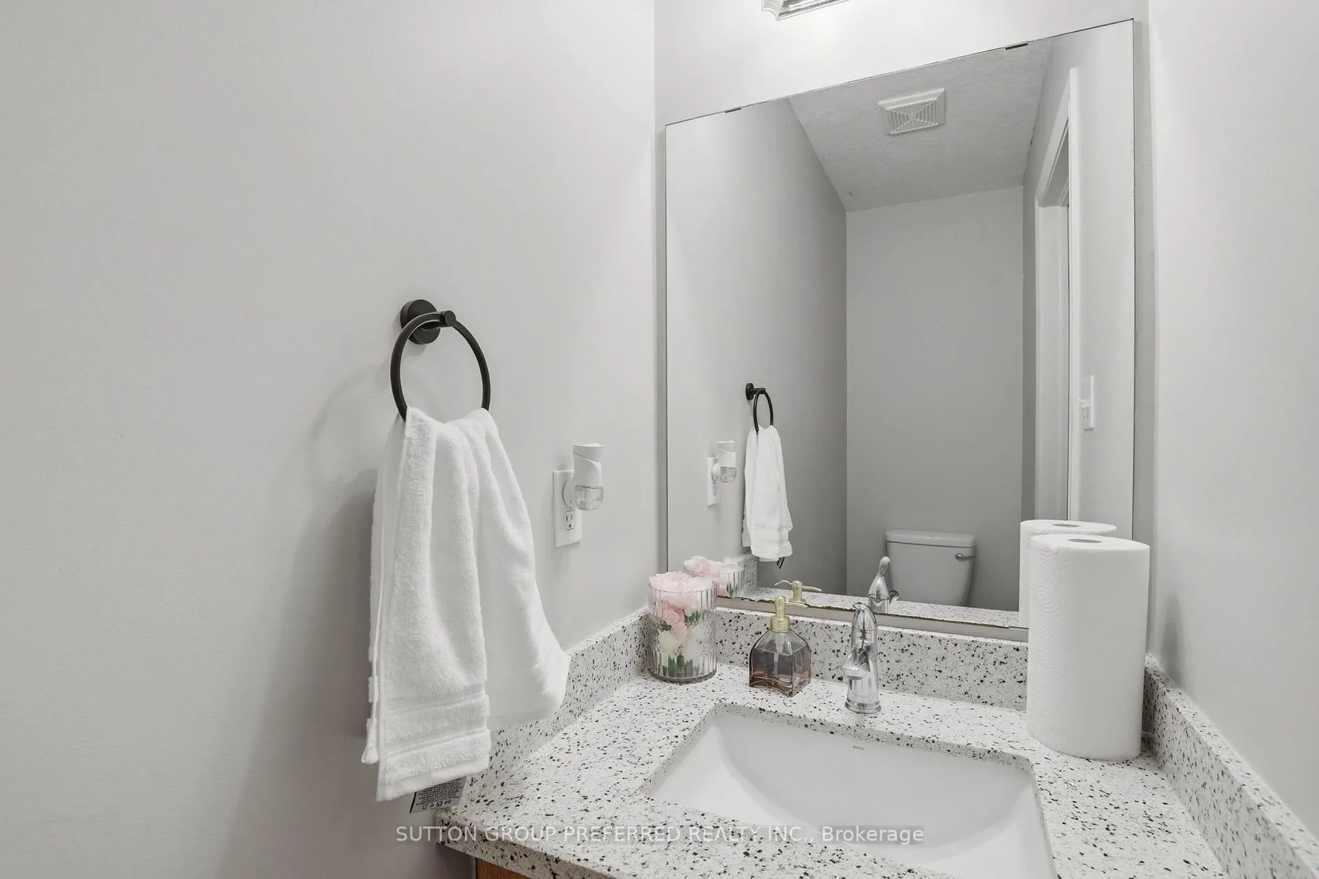 Photo 13 of 187 Hollyridge Crescent, Kitchener — HOMEH