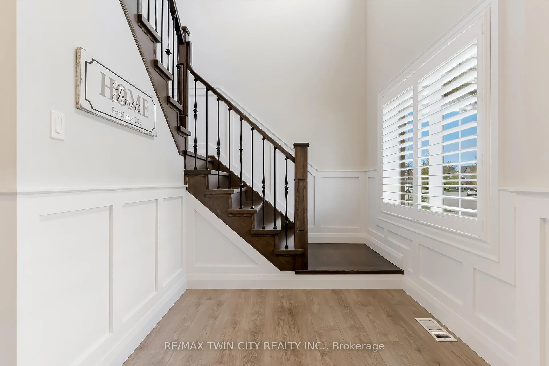 Photo 6 of 237 Waterbend Crescent, Kitchener — HOMEH