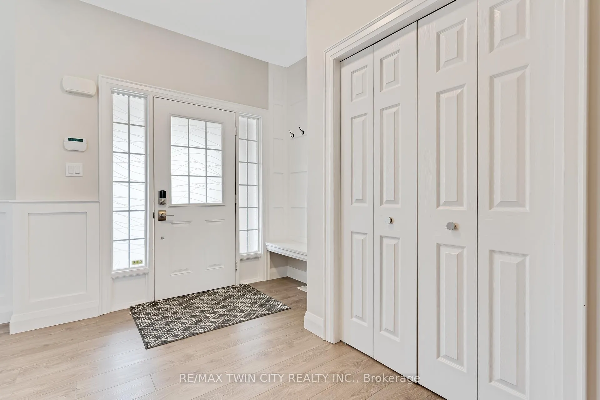 Photo 7 of 237 Waterbend Crescent, Kitchener — HOMEH