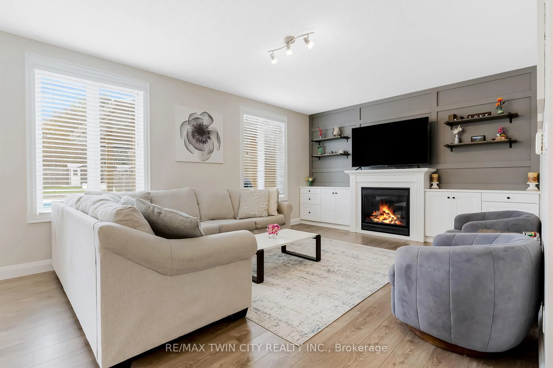Photo 15 of 237 Waterbend Crescent, Kitchener — HOMEH