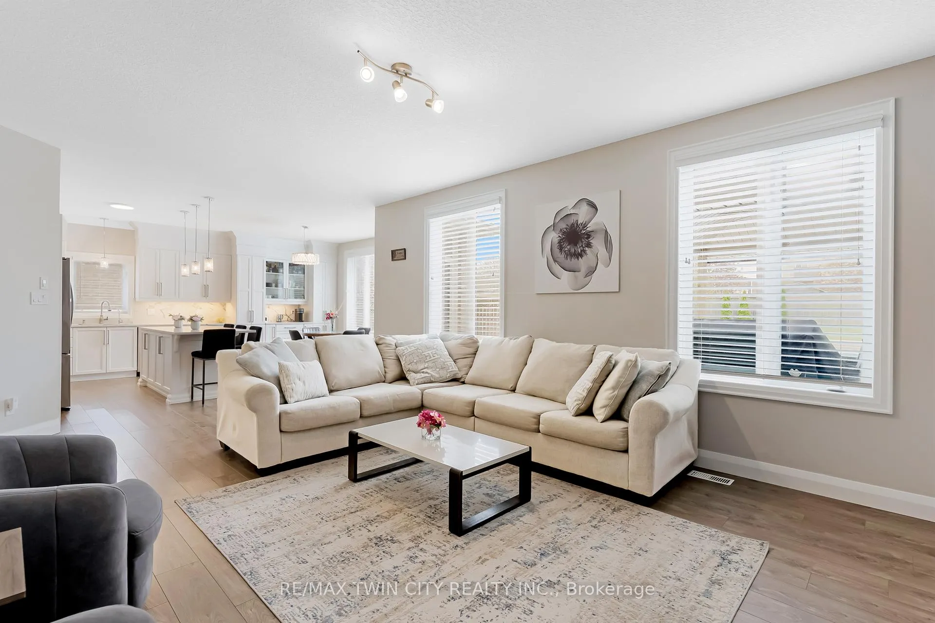 Photo 18 of 237 Waterbend Crescent, Kitchener — HOMEH