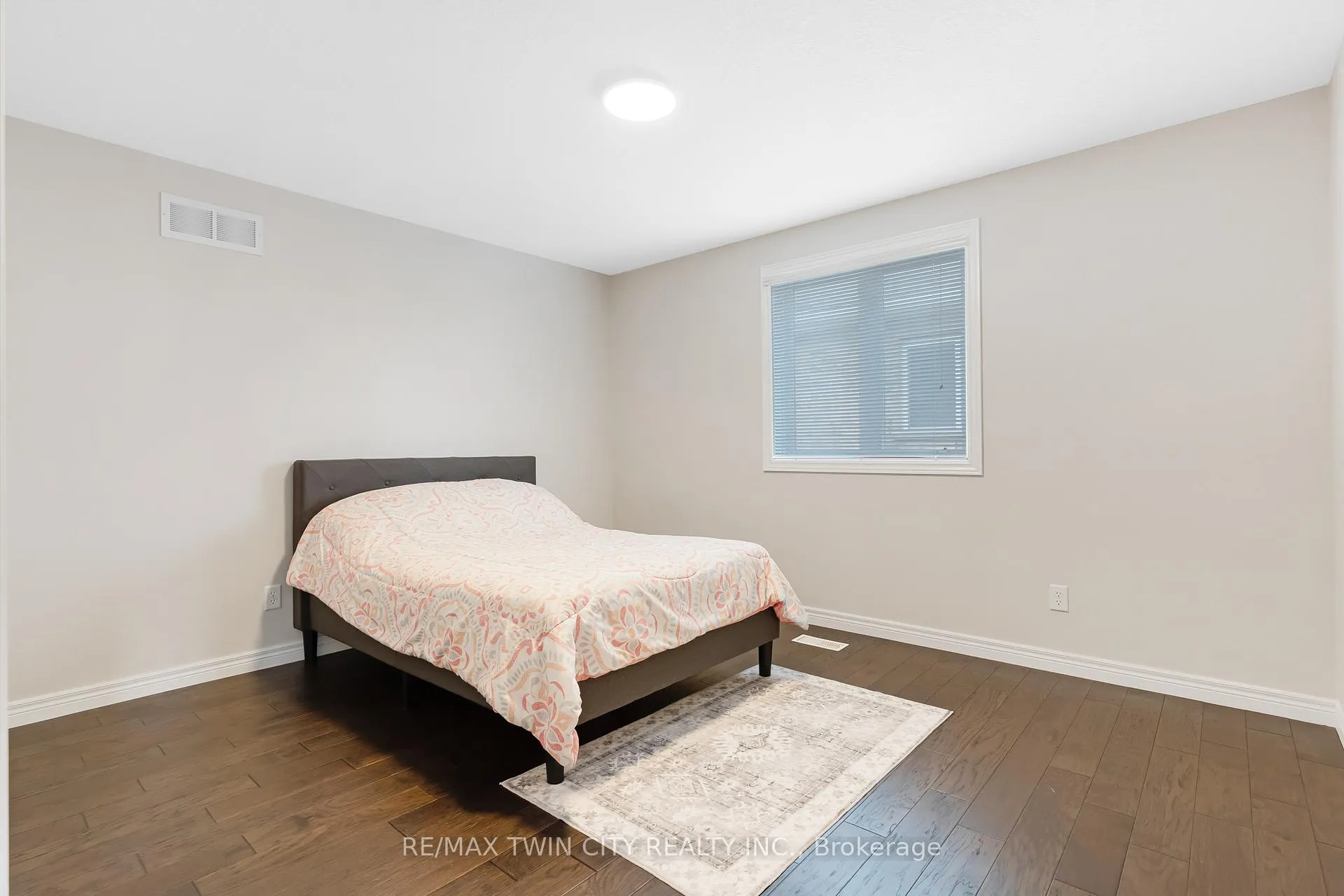 Photo 31 of 237 Waterbend Crescent, Kitchener — HOMEH