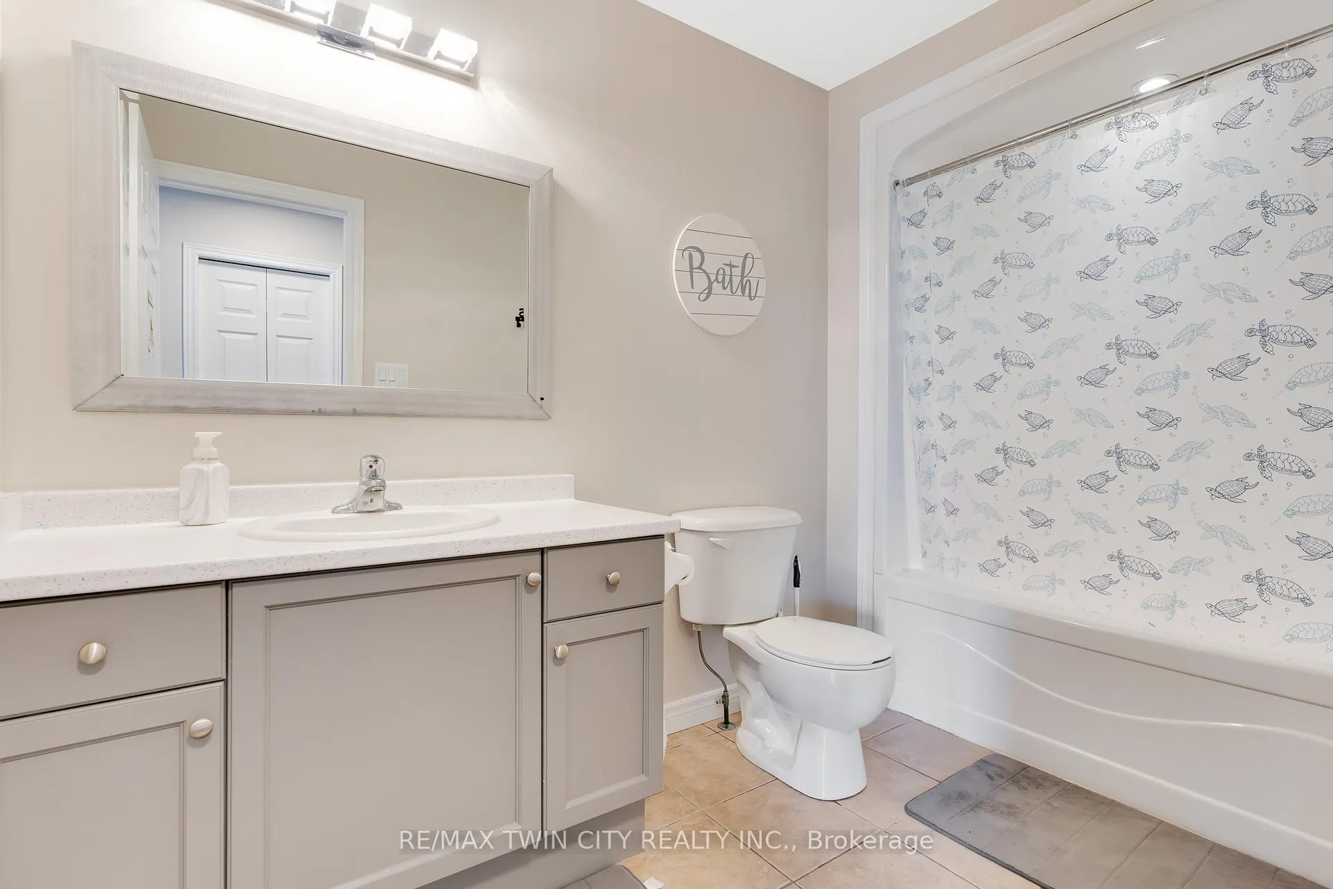 Photo 34 of 237 Waterbend Crescent, Kitchener — HOMEH