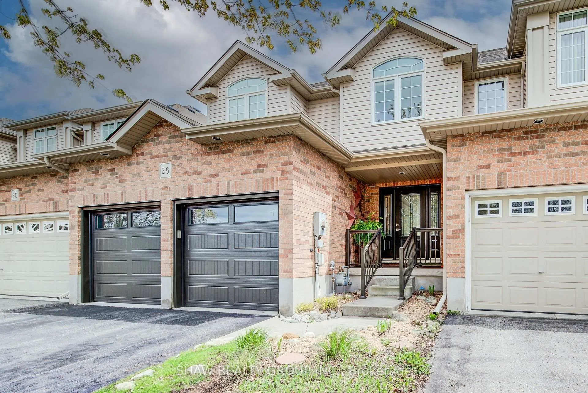 Photo 2 of 28 Walker Way, Guelph, Pineridge/Westminster Woods — HOMEH