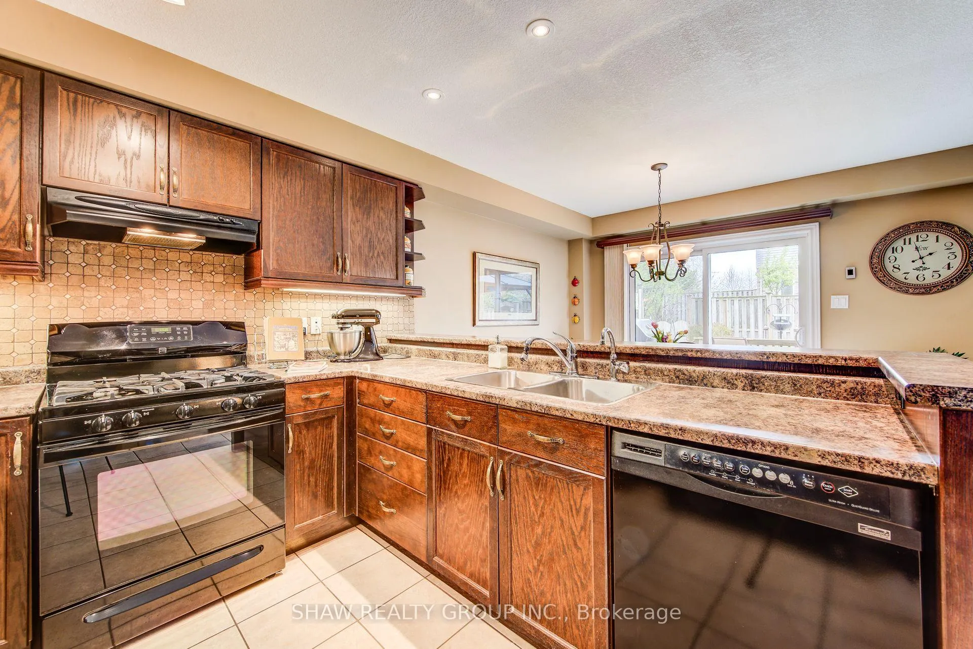 Photo 16 of 28 Walker Way, Guelph, Pineridge/Westminster Woods — HOMEH