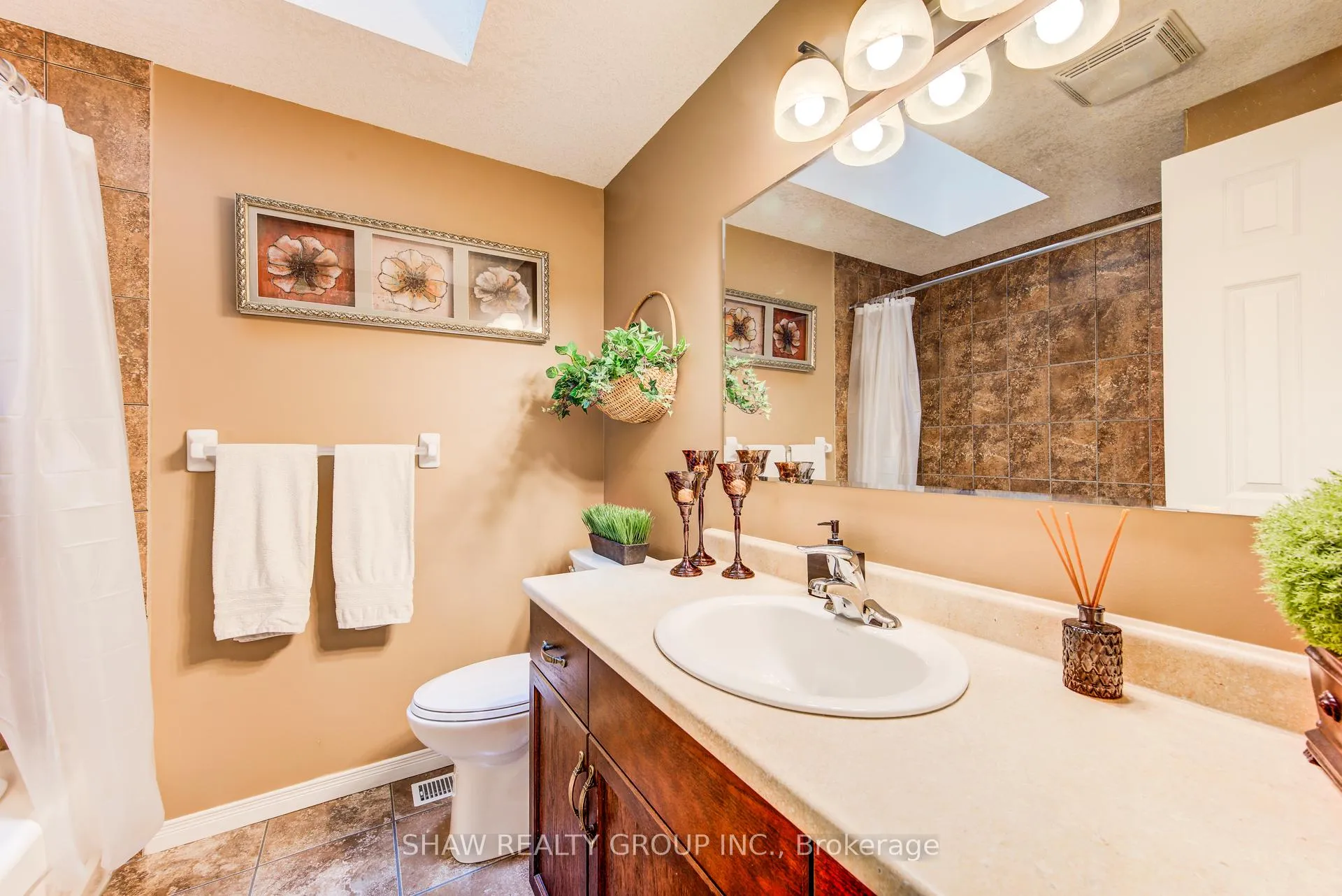 Photo 23 of 28 Walker Way, Guelph, Pineridge/Westminster Woods — HOMEH