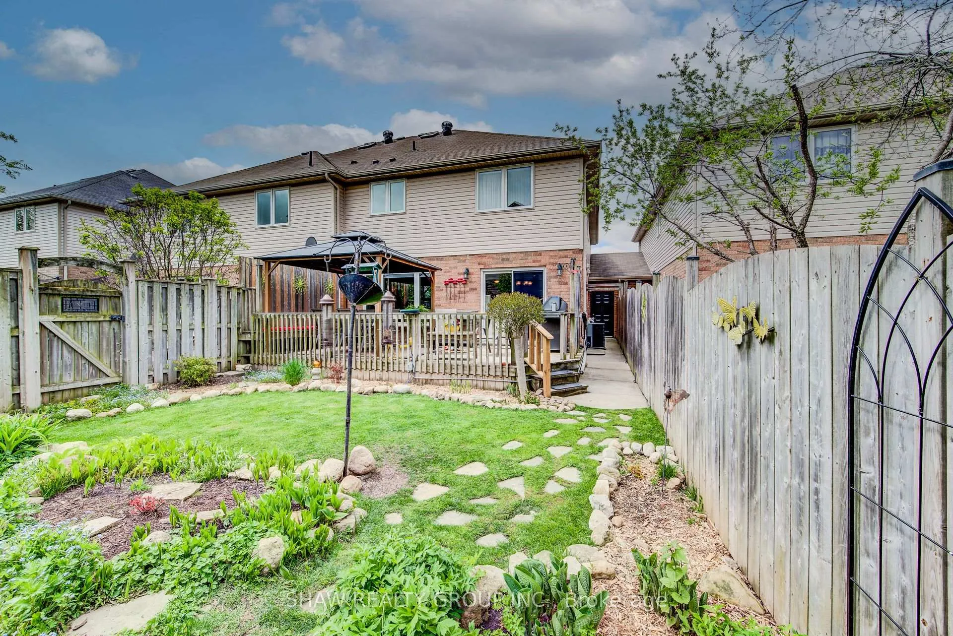 Photo 43 of 28 Walker Way, Guelph, Pineridge/Westminster Woods — HOMEH