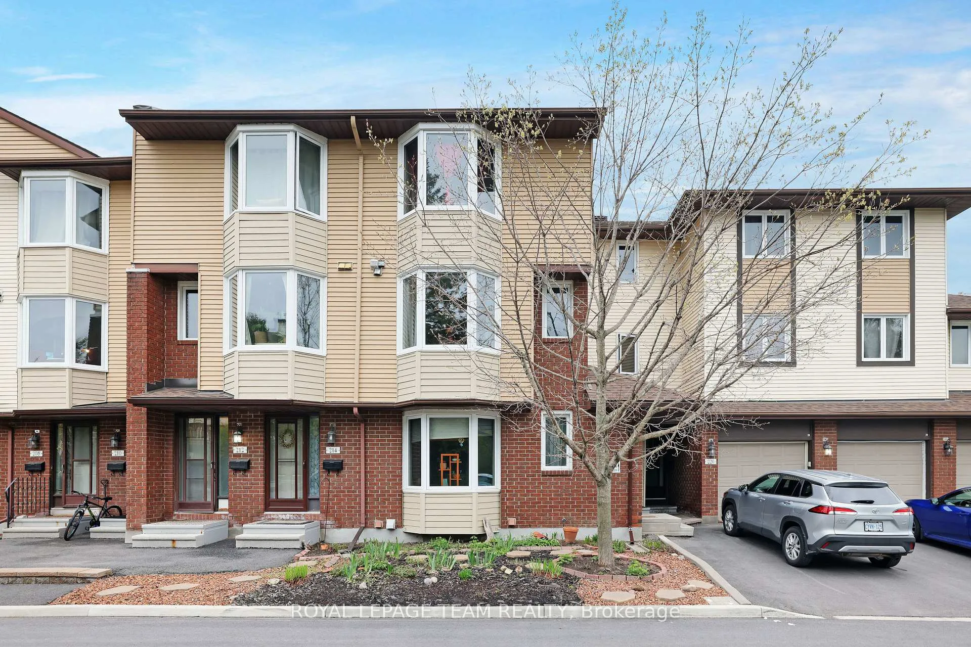 Photo 1 of 216 Steenbakkers Private, Ottawa, Hunt Club Park/Greenboro — HOMEH