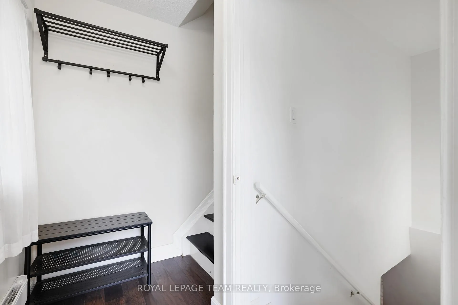 Photo 3 of 216 Steenbakkers Private, Ottawa, Hunt Club Park/Greenboro — HOMEH