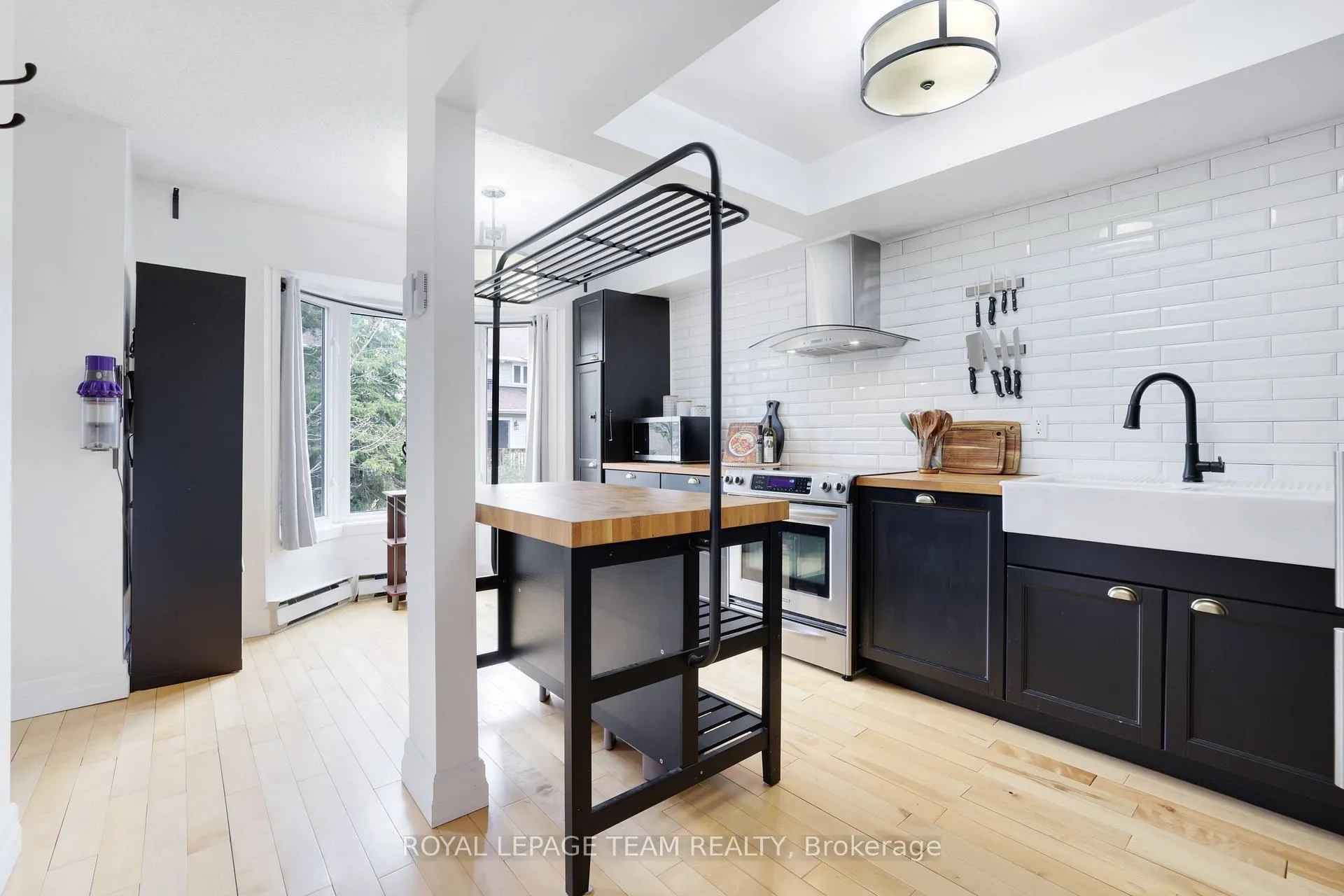 Photo 12 of 216 Steenbakkers Private, Ottawa, Hunt Club Park/Greenboro — HOMEH