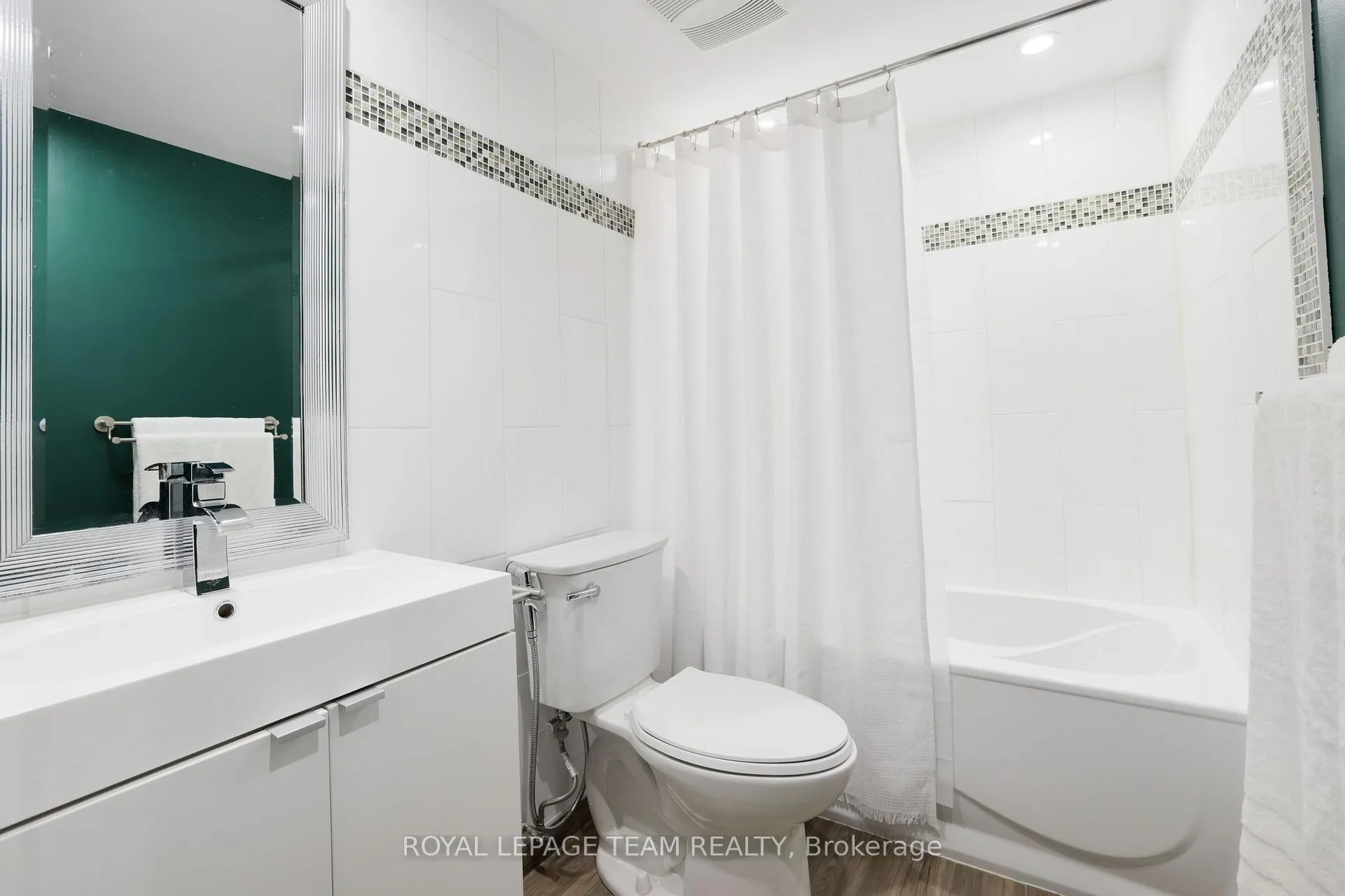 Photo 24 of 216 Steenbakkers Private, Ottawa, Hunt Club Park/Greenboro — HOMEH