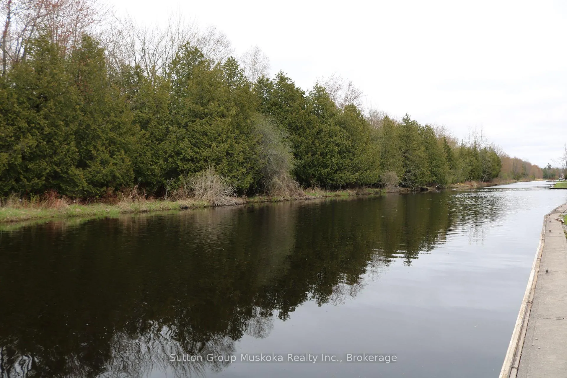 Photo 5 of Unit 4, 81 Laguna Parkway, Ramara, Rural Ramara — HOMEH