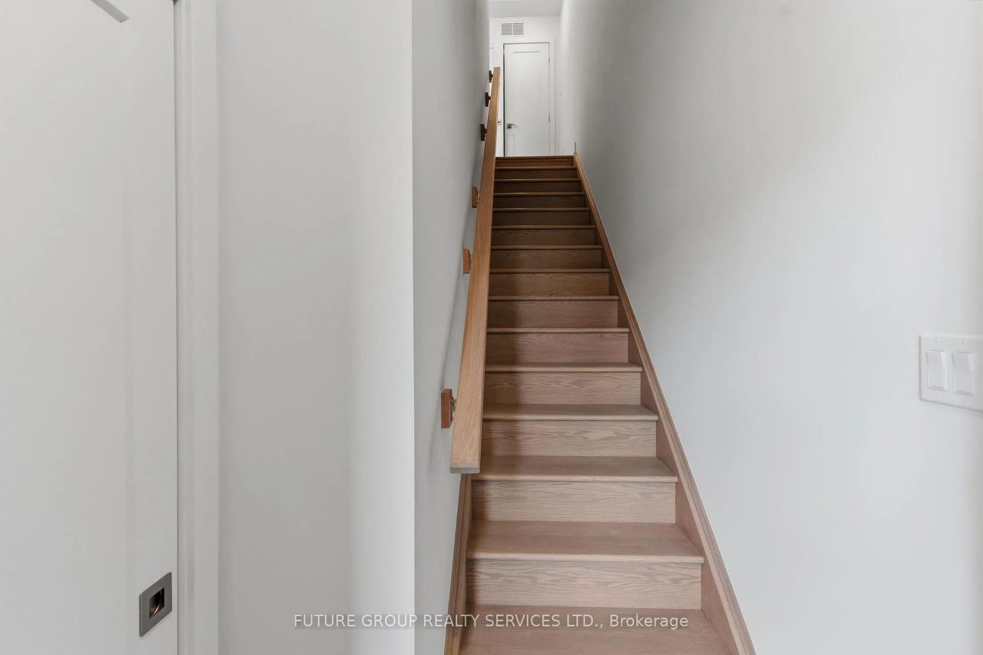 Photo 2 of Unit Unit 2, 86 Kenwood Avenue, Toronto, Humewood-Cedarvale — HOMEH