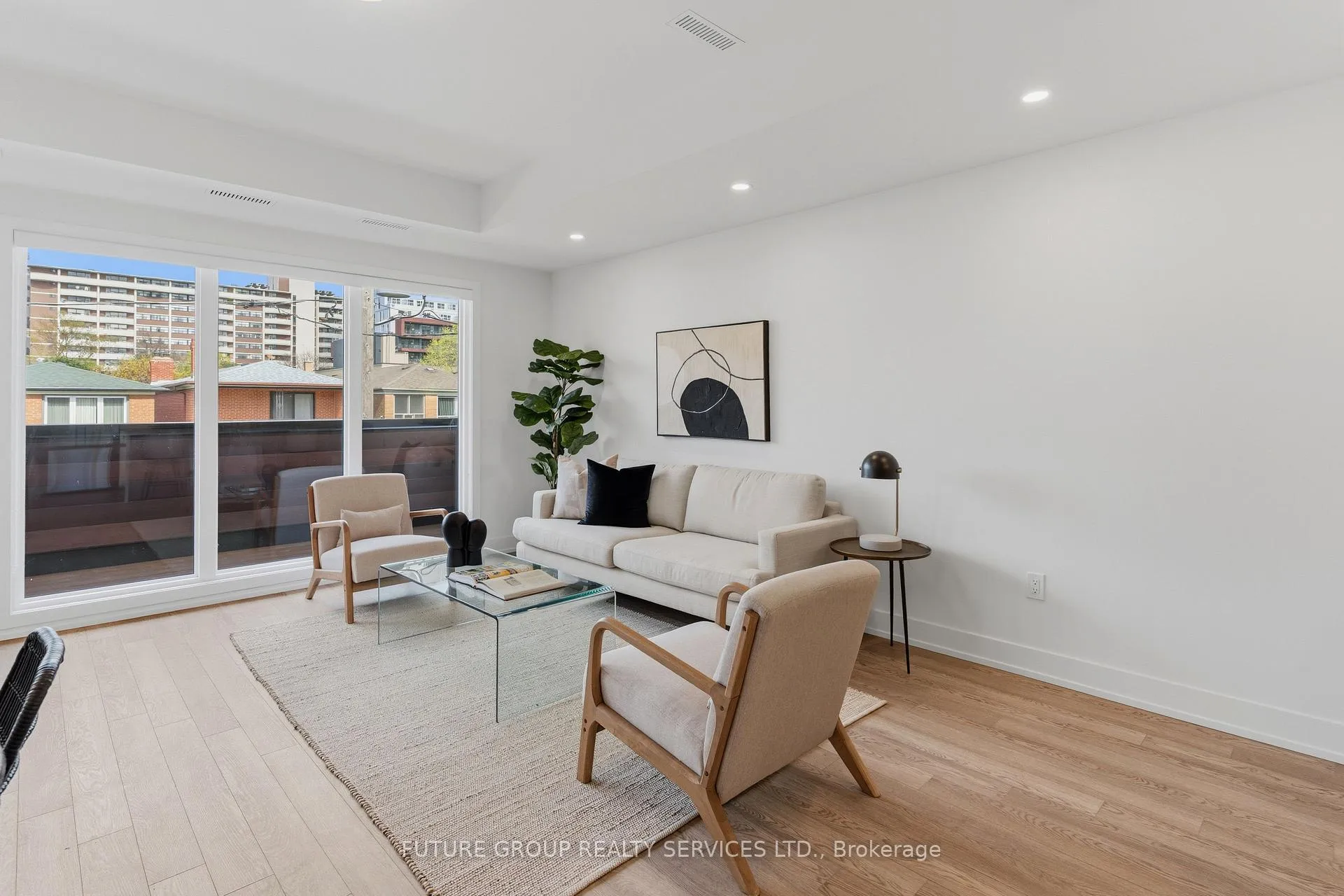 Photo 3 of Unit Unit 2, 86 Kenwood Avenue, Toronto, Humewood-Cedarvale — HOMEH