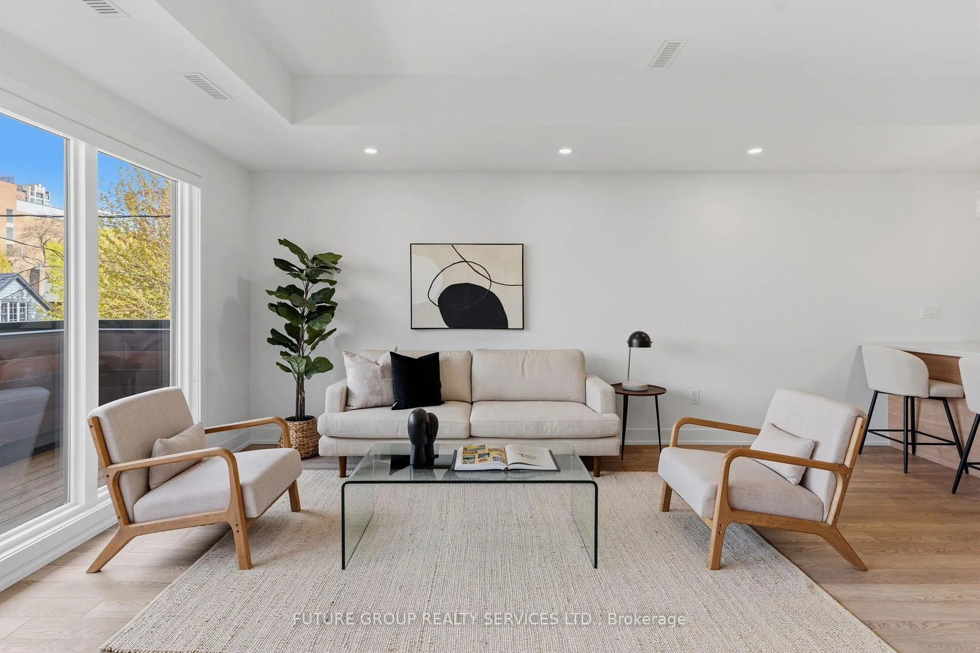 Photo 5 of Unit Unit 2, 86 Kenwood Avenue, Toronto, Humewood-Cedarvale — HOMEH