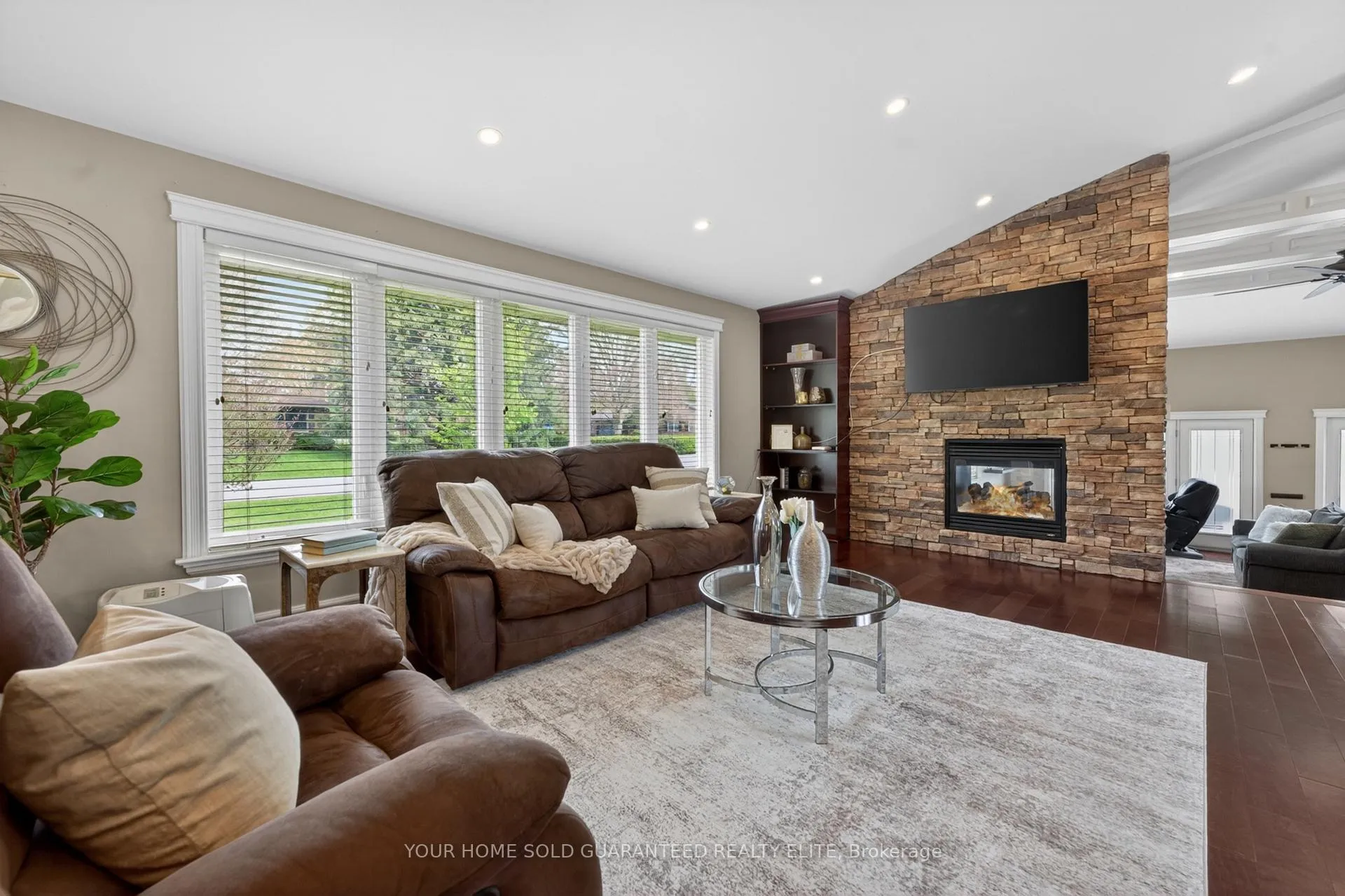 Photo 14 of 632 Ellengale Road, Burlington, LaSalle — HOMEH