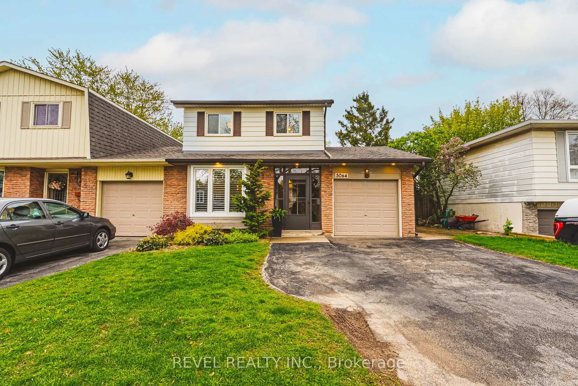 Photo 2 of 5064 Brady Avenue, Burlington, Appleby — HOMEH